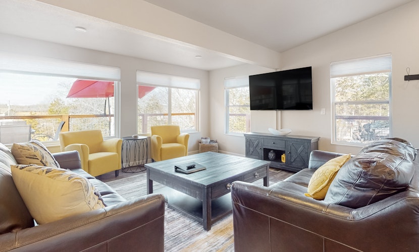 Newly Renovated Home W Private Dock・Deck・Lake View