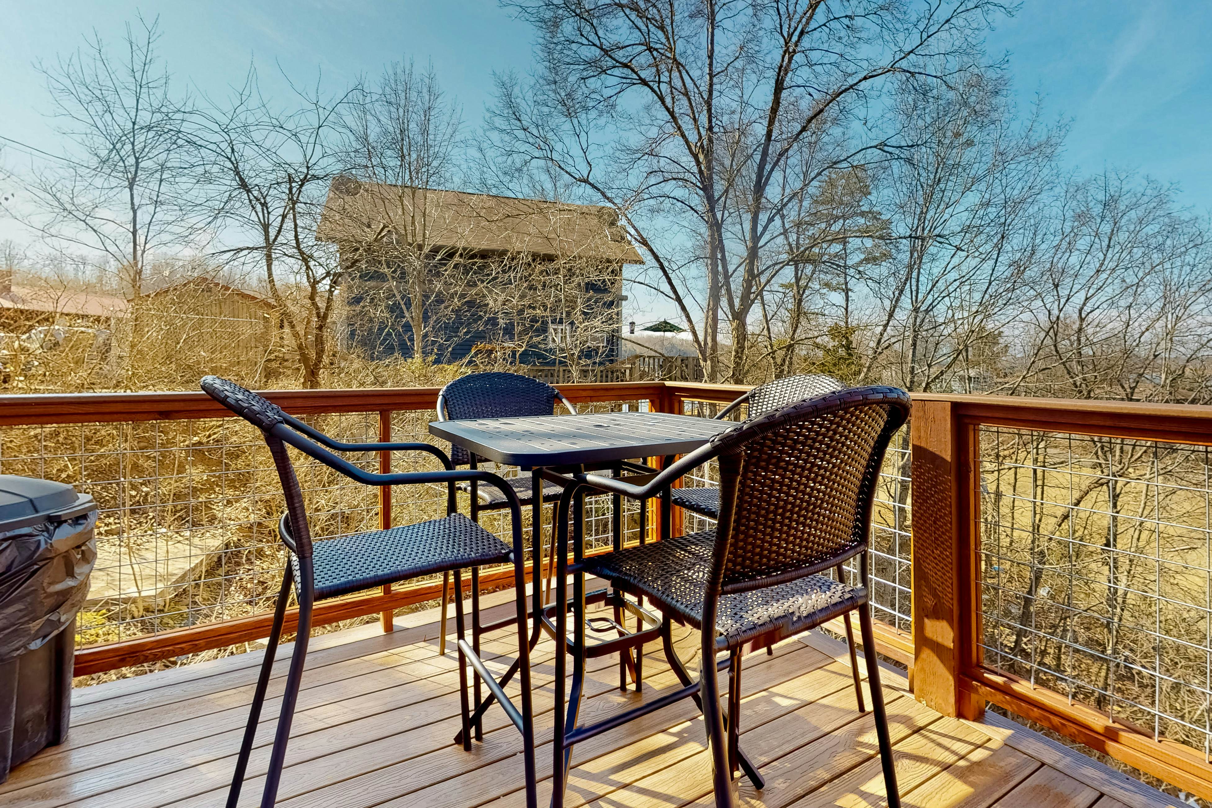 Newly Renovated Home W Private Dock・Deck・Lake View