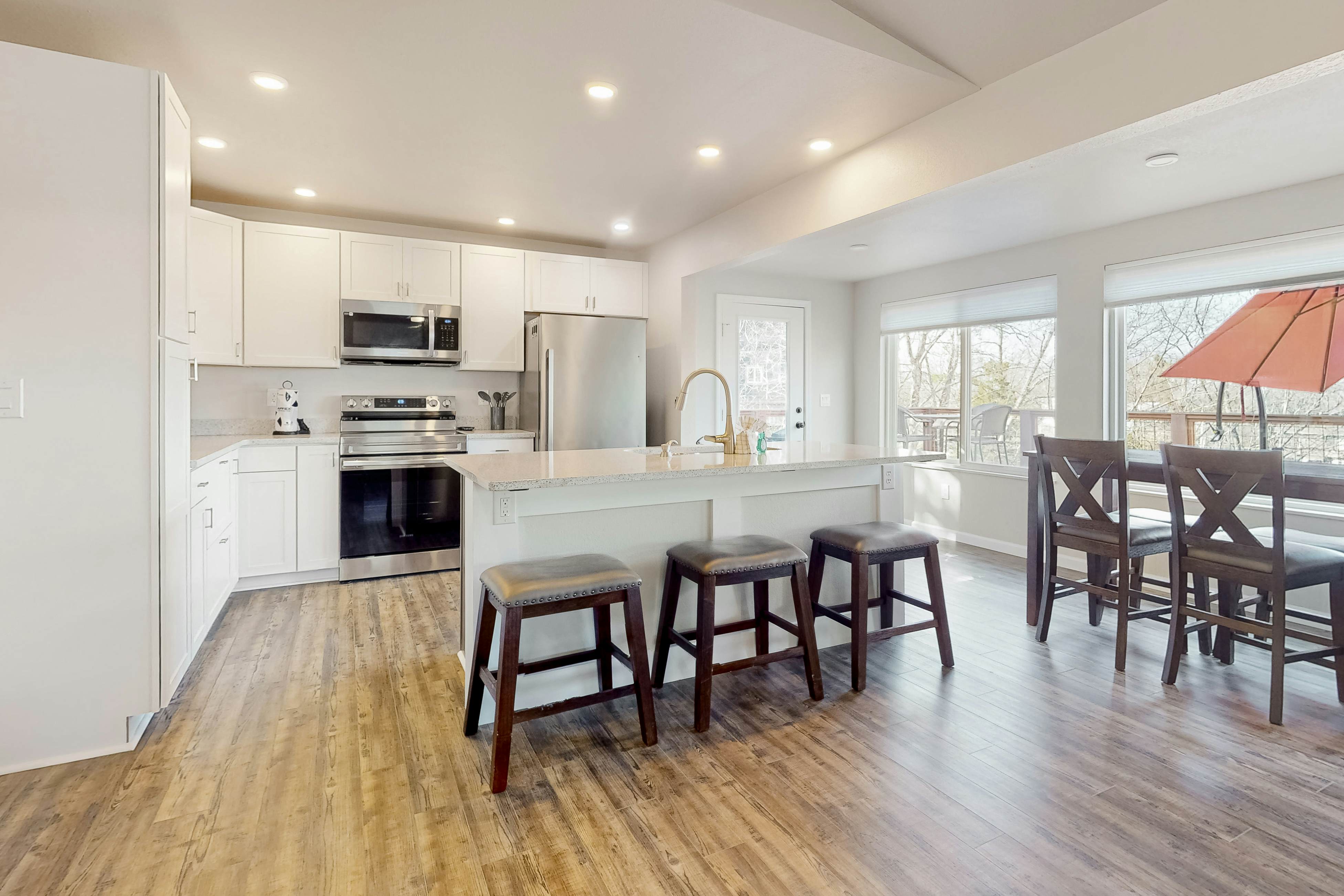 Newly Renovated Home W Private Dock・Deck・Lake View