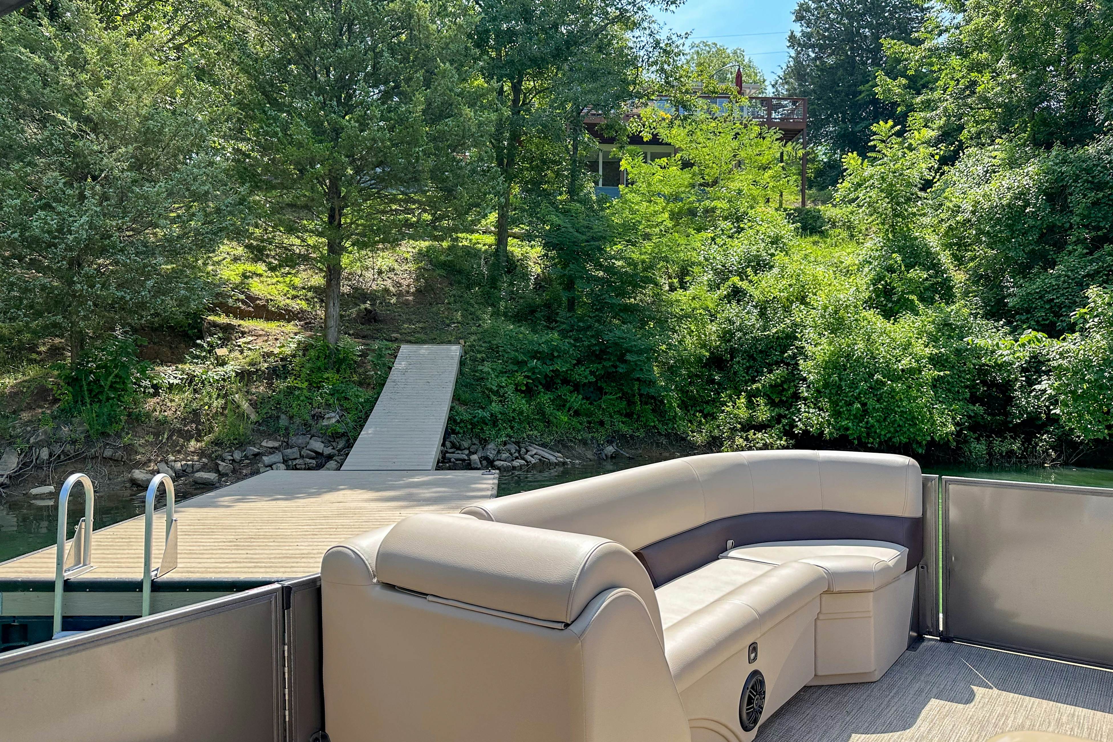 Newly Renovated Home W Private Dock・Deck・Lake View