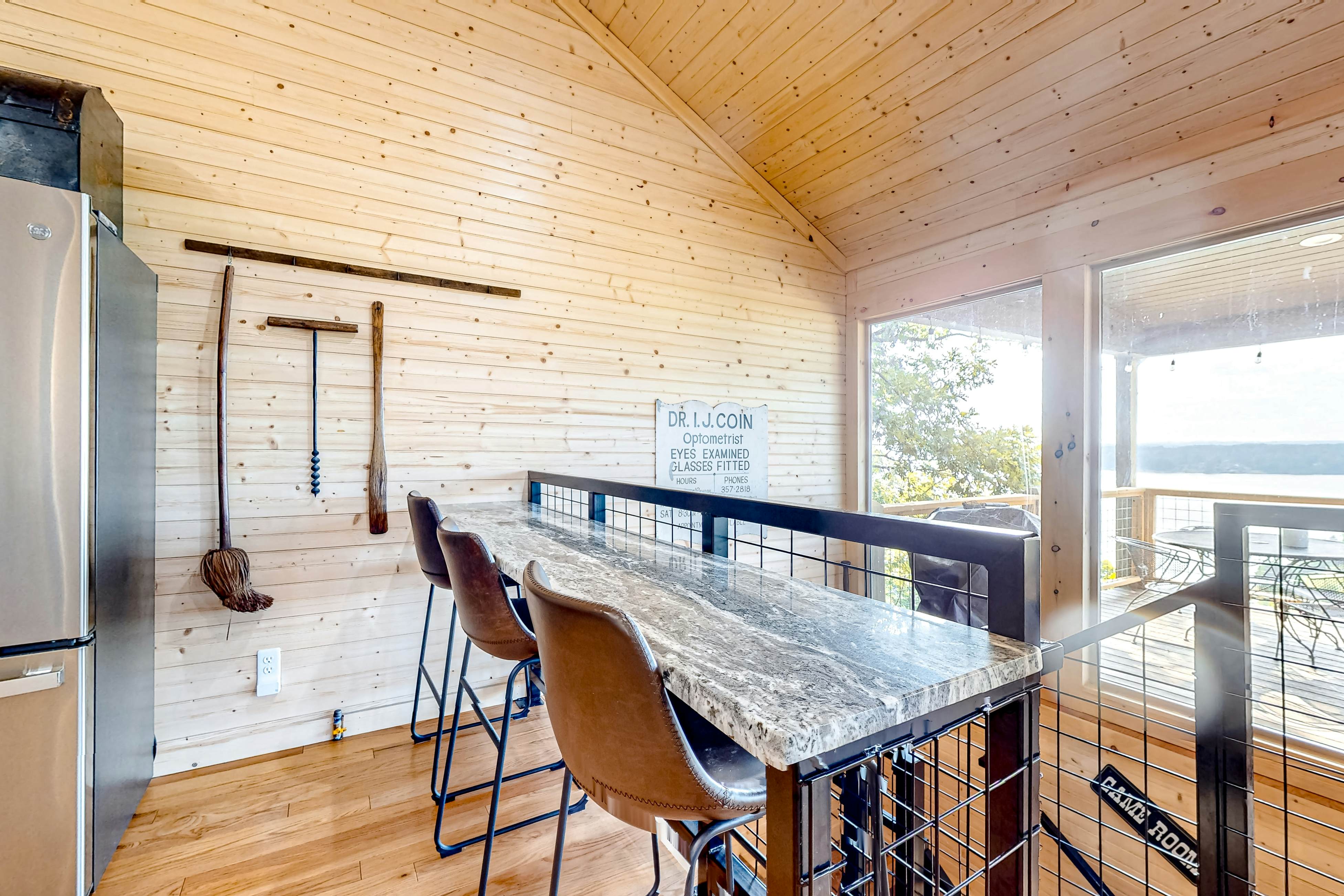 Waterfront Home N Douglas Lake ・2 decks・Rec. room