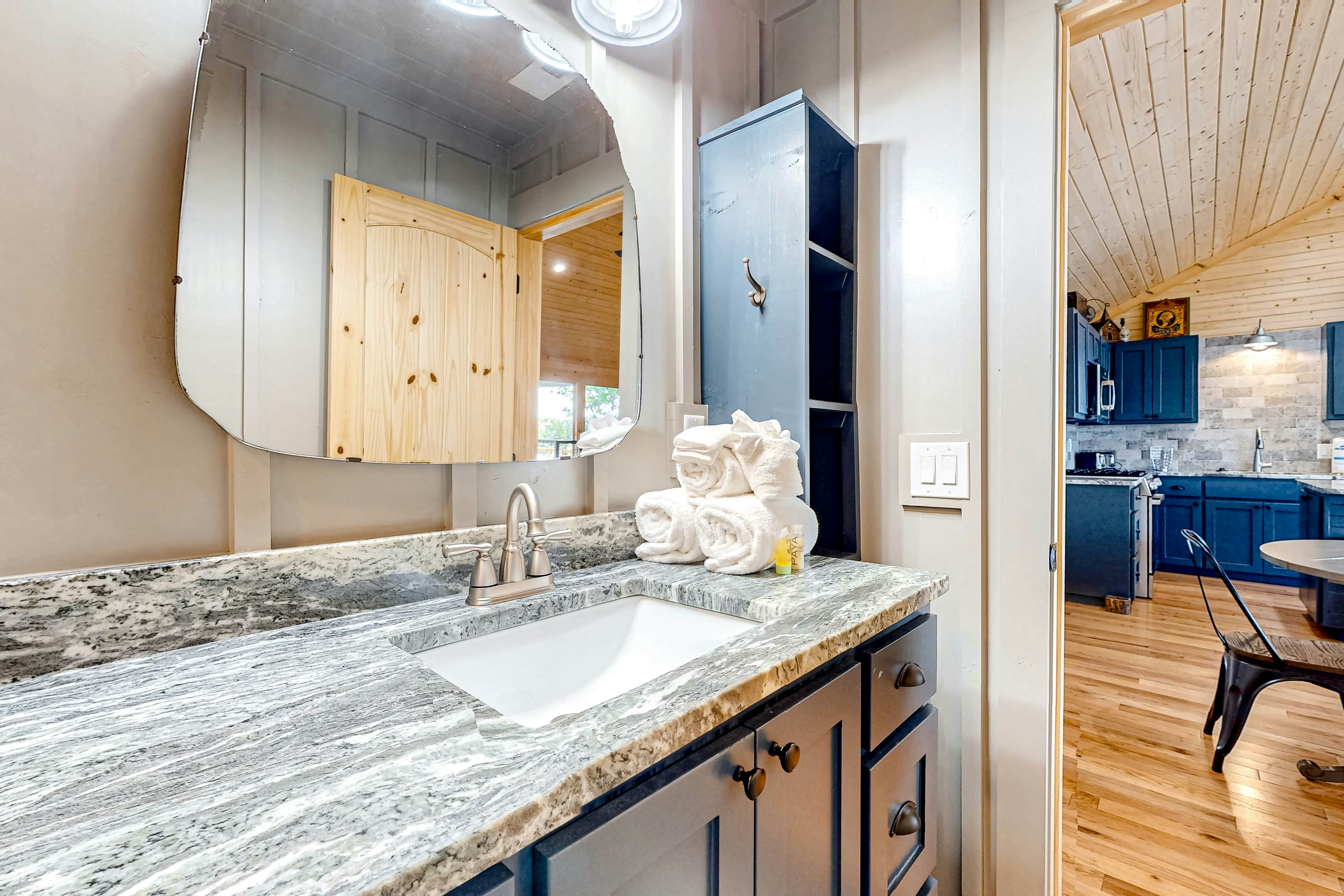 Waterfront Home N Douglas Lake ・2 decks・Rec. room