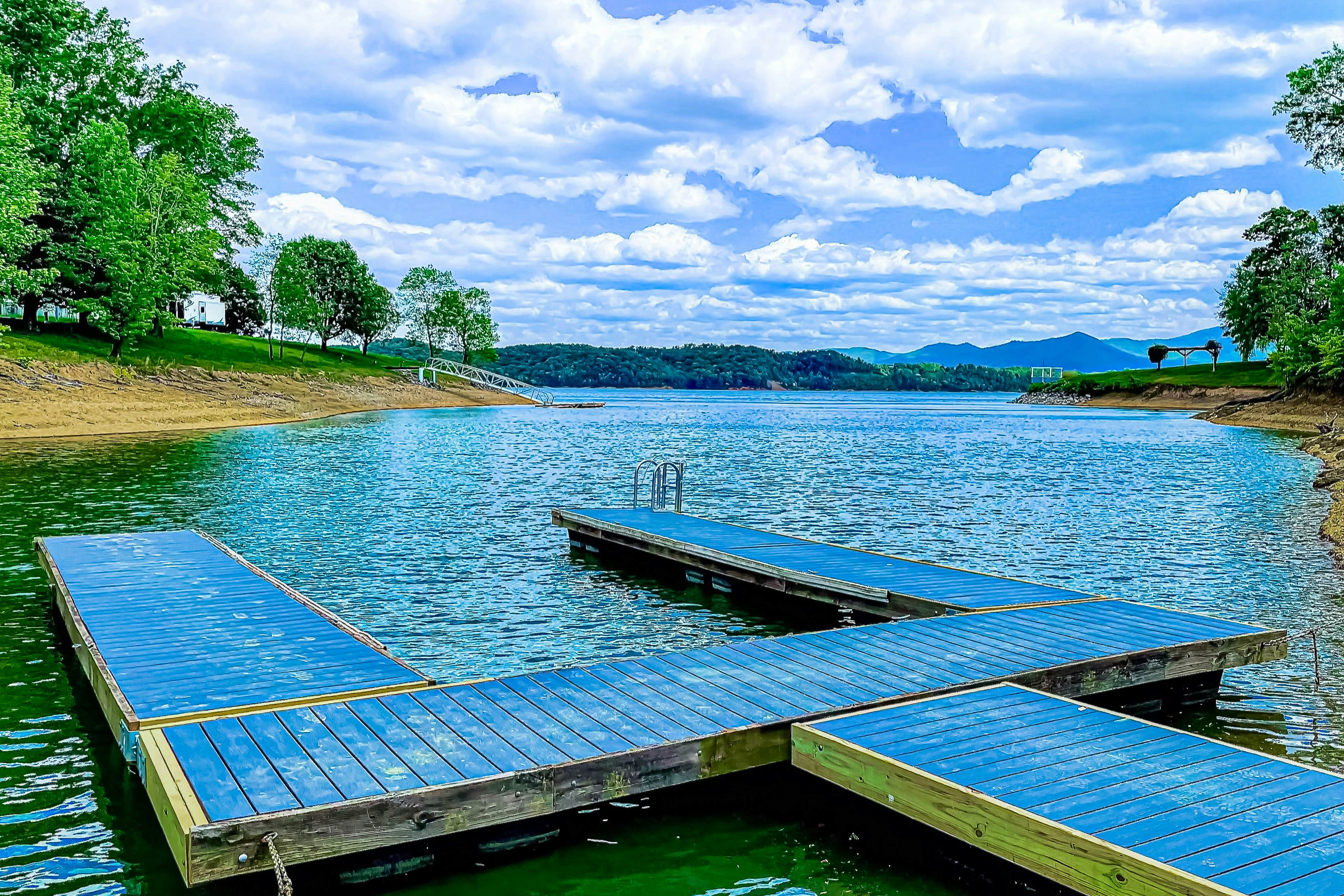 Luxury Lakefront Home・Hot Tub・Dock・Ping-Pong・Deck