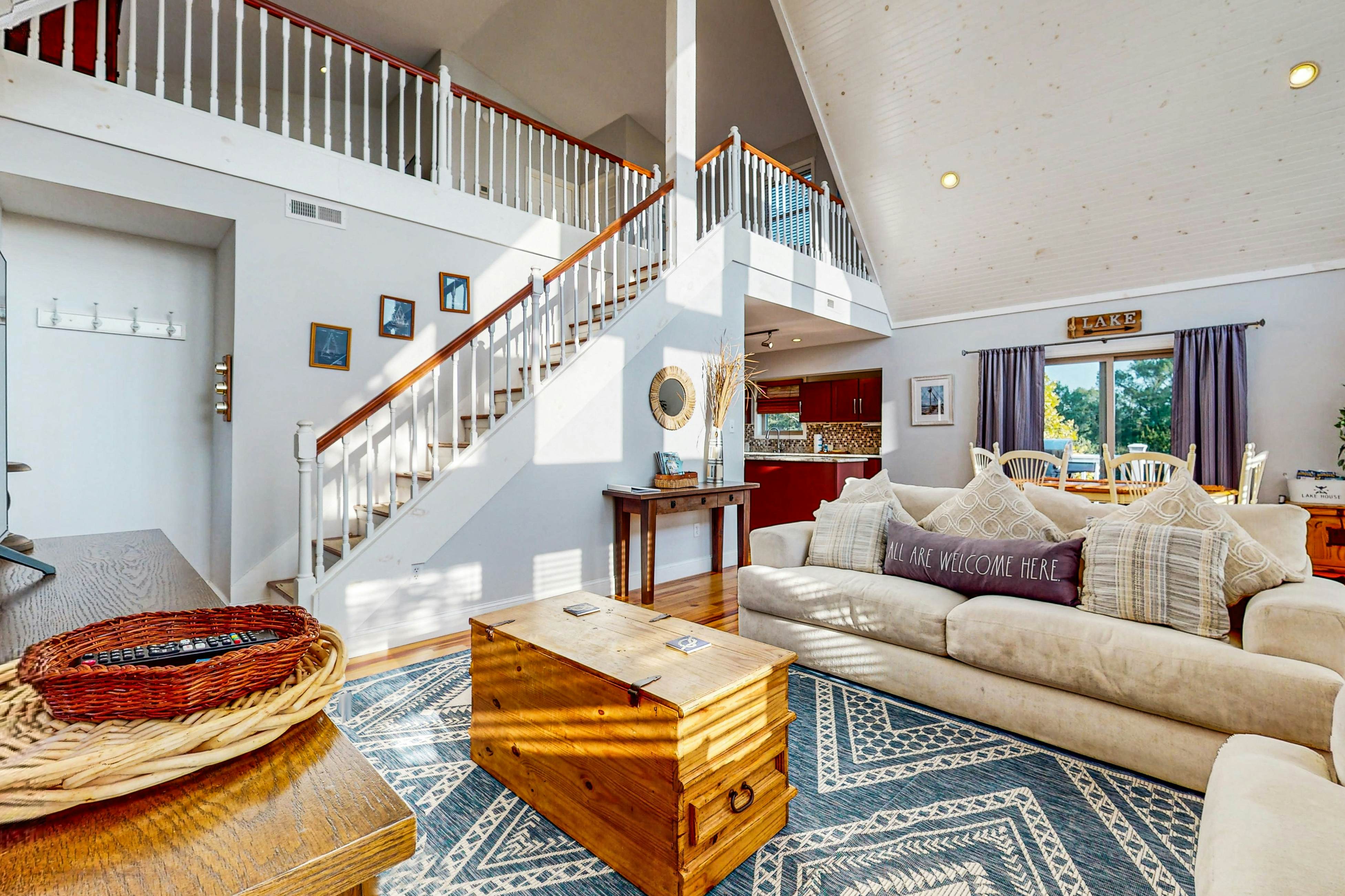 Luxury Lakefront Home・Hot Tub・Dock・Ping-Pong・Deck