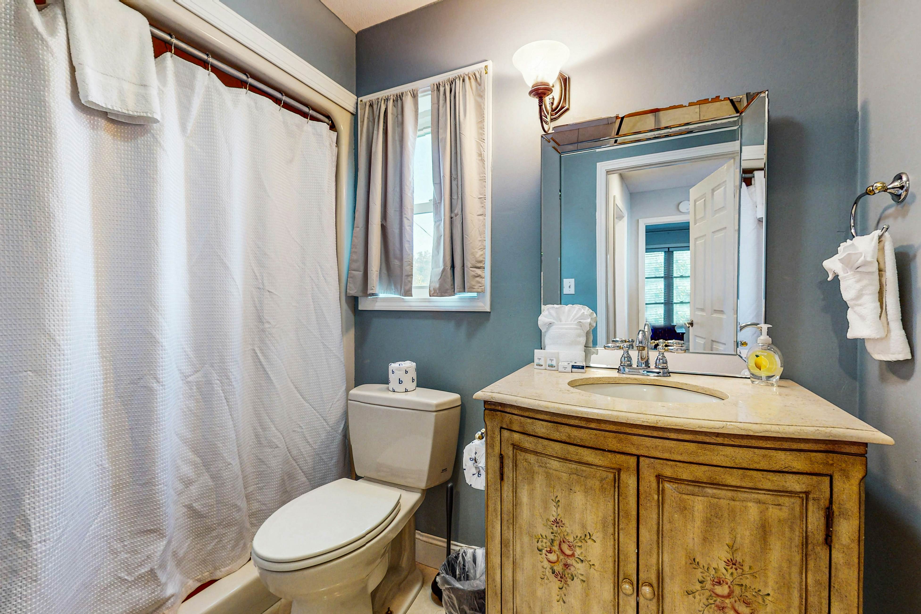 Luxury Lakefront Home・Hot Tub・Dock・Ping-Pong・Deck