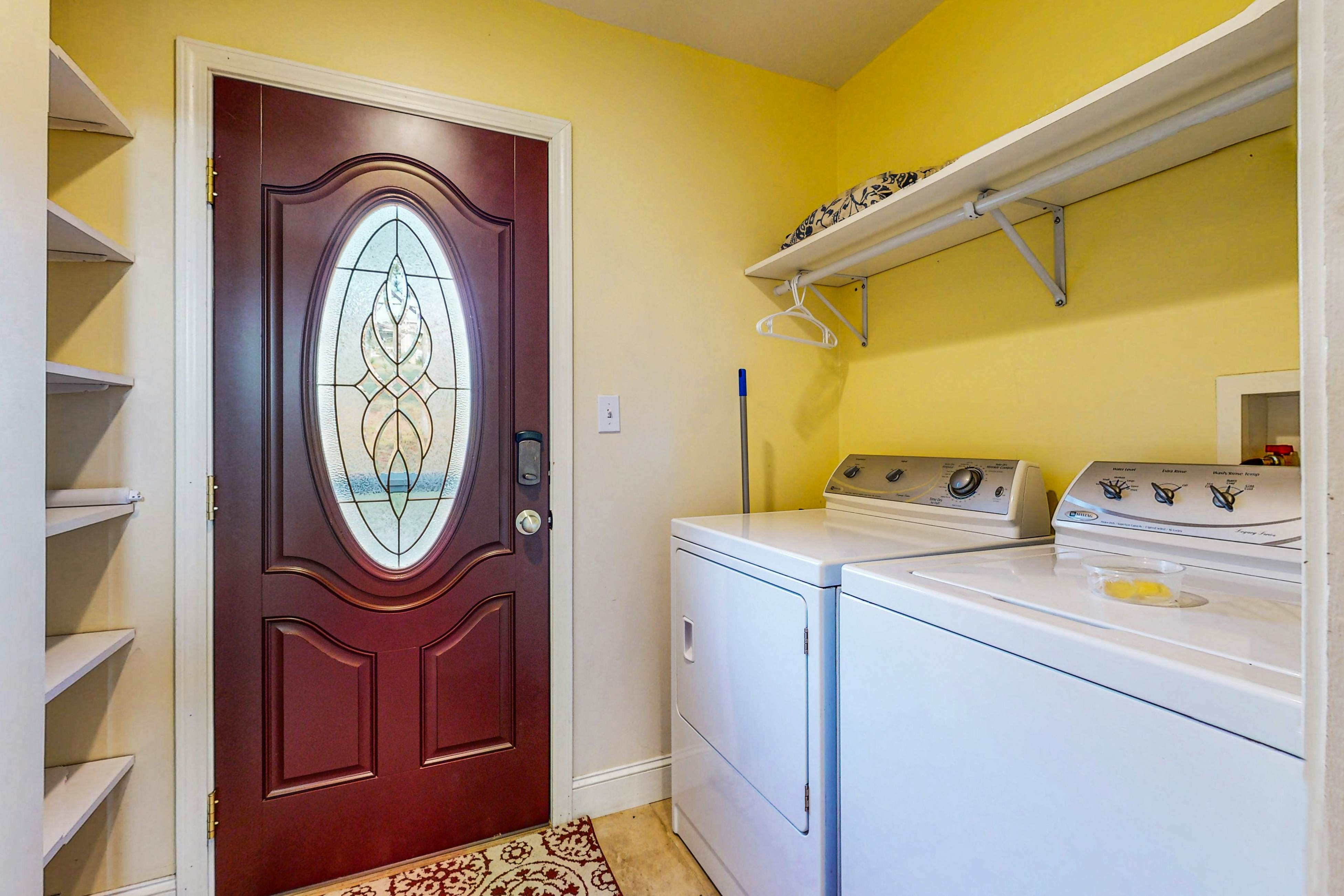 Luxury Lakefront Home・Hot Tub・Dock・Ping-Pong・Deck