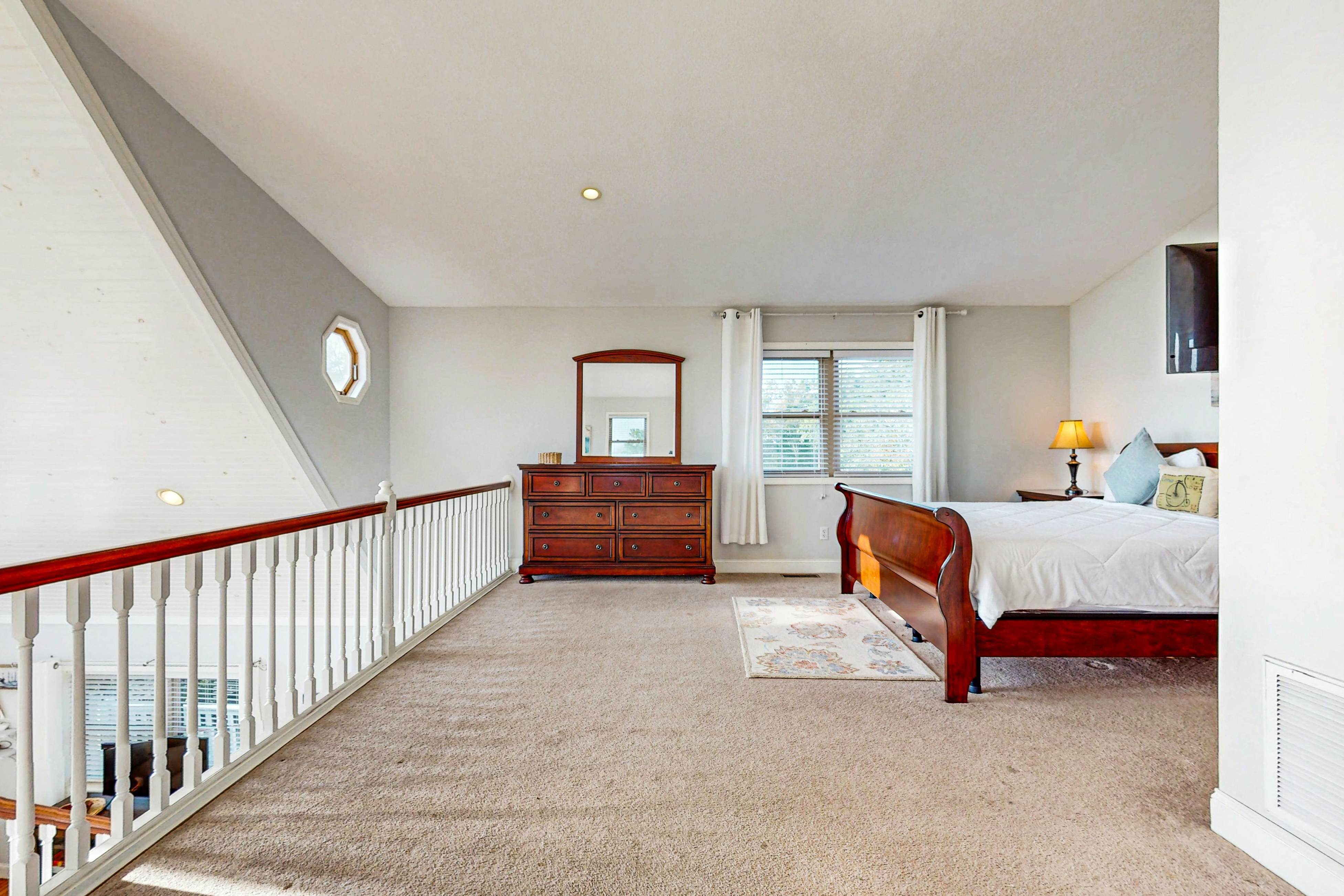 Luxury Lakefront Home・Hot Tub・Dock・Ping-Pong・Deck