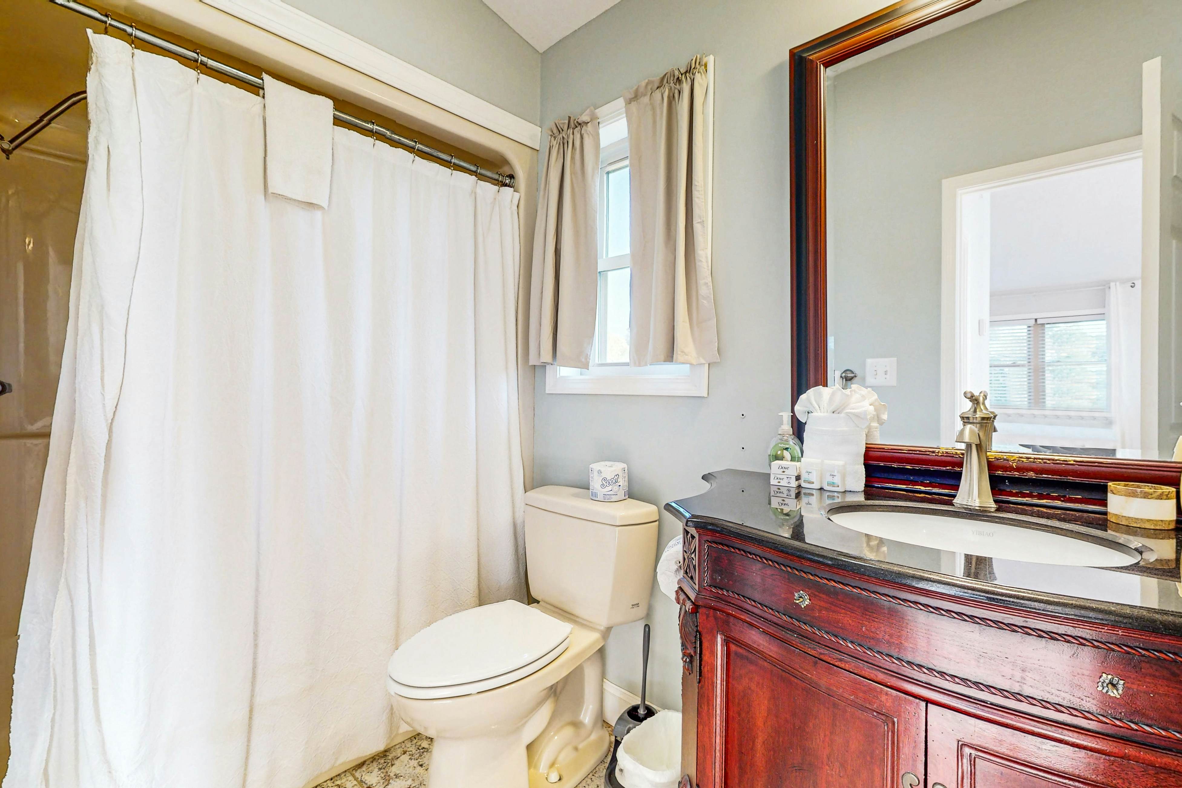 Luxury Lakefront Home・Hot Tub・Dock・Ping-Pong・Deck