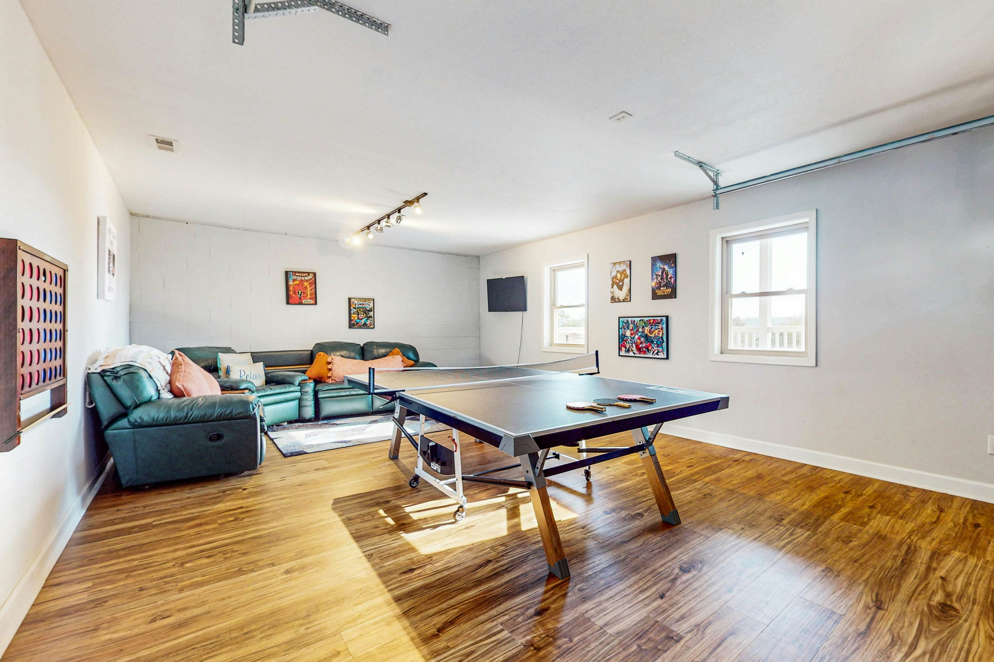 Luxury Lakefront Home・Hot Tub・Dock・Ping-Pong・Deck