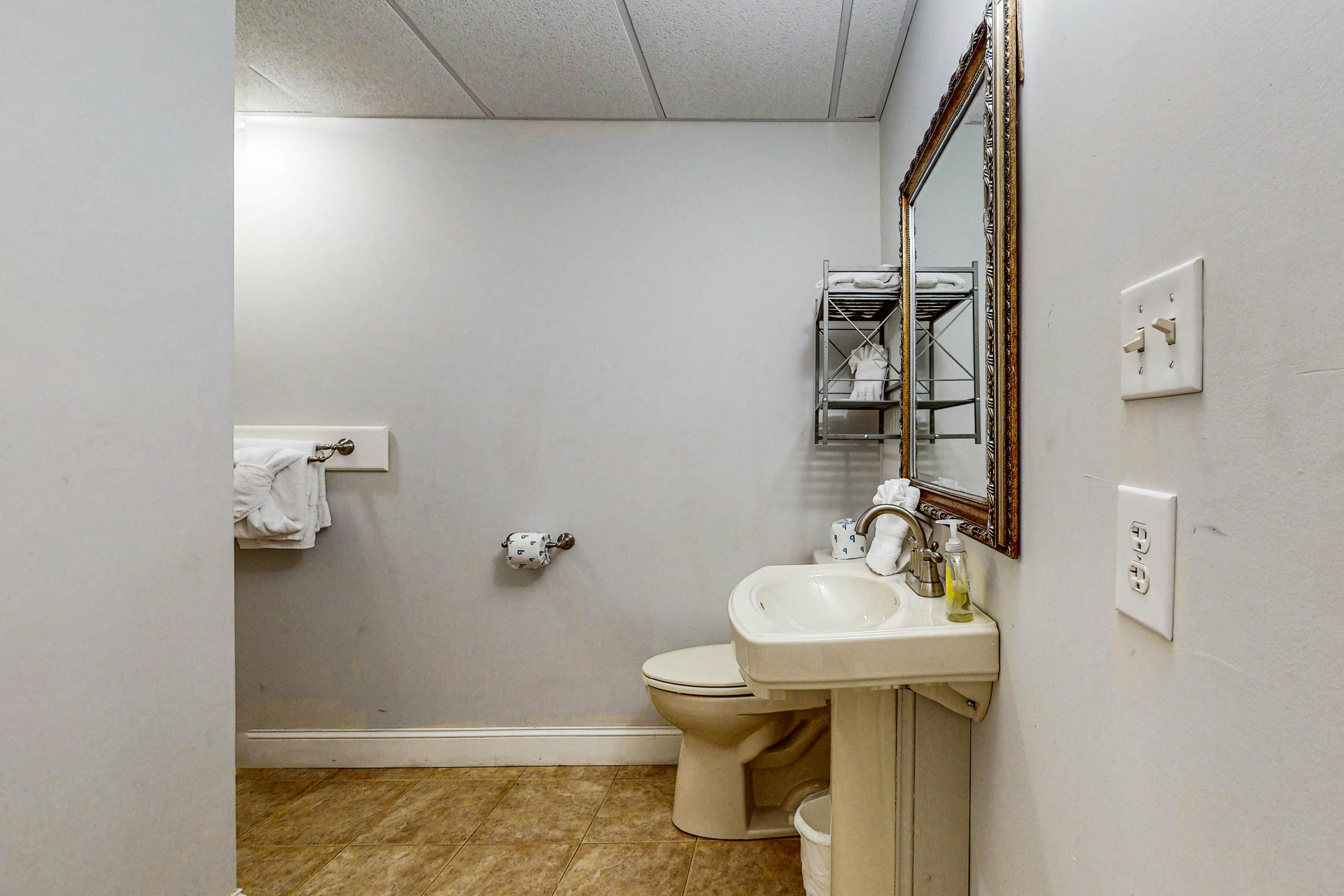 Luxury Lakefront Home・Hot Tub・Dock・Ping-Pong・Deck