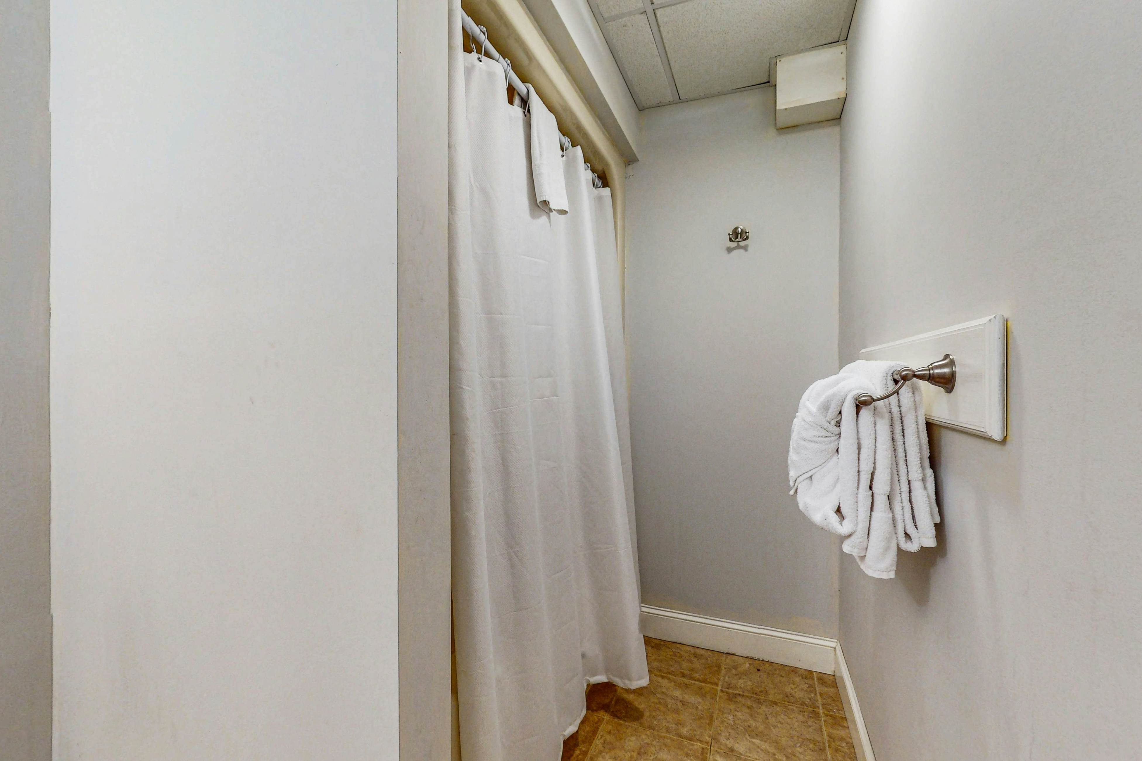 Luxury Lakefront Home・Hot Tub・Dock・Ping-Pong・Deck