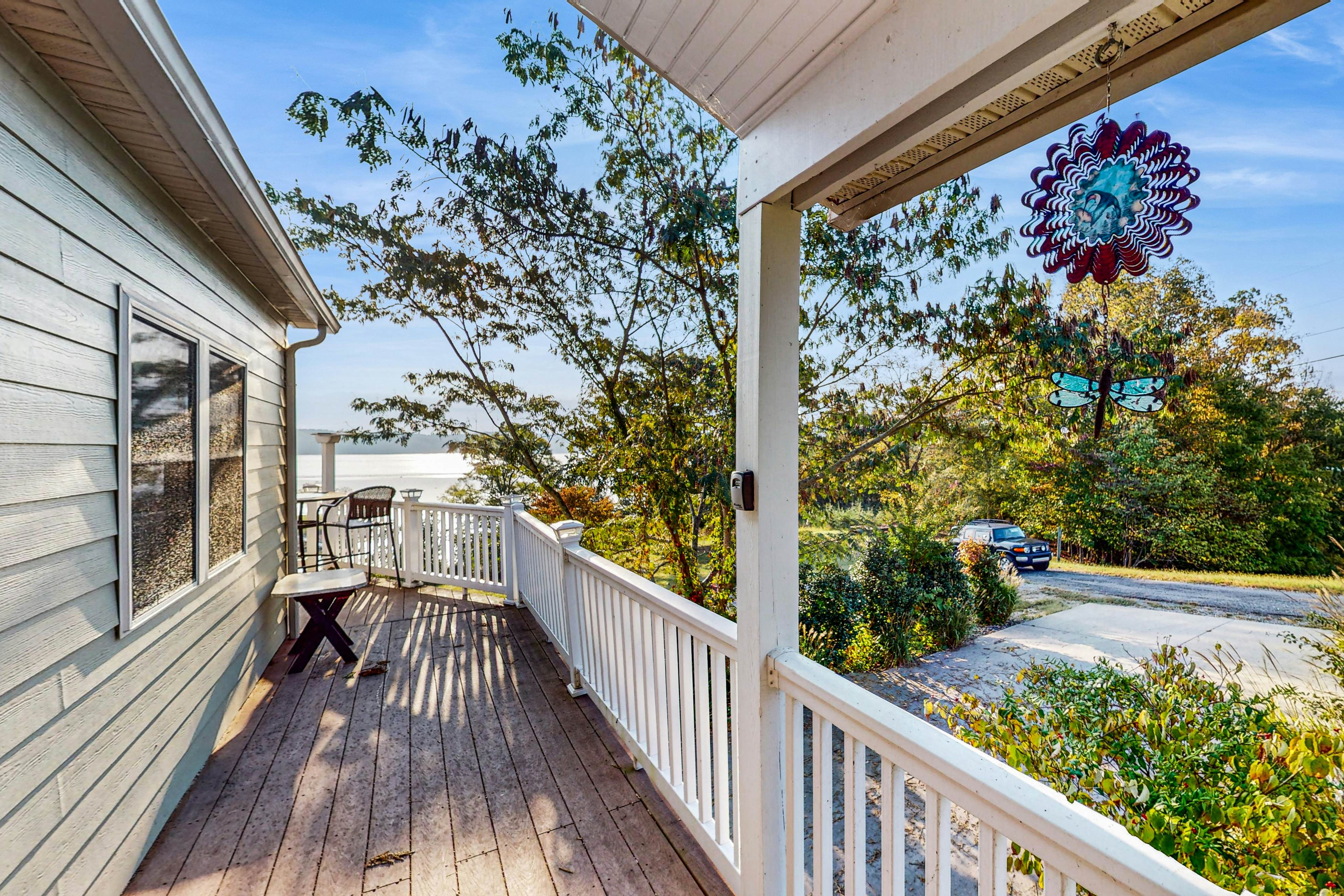 Luxury Lakefront Home・Hot Tub・Dock・Ping-Pong・Deck