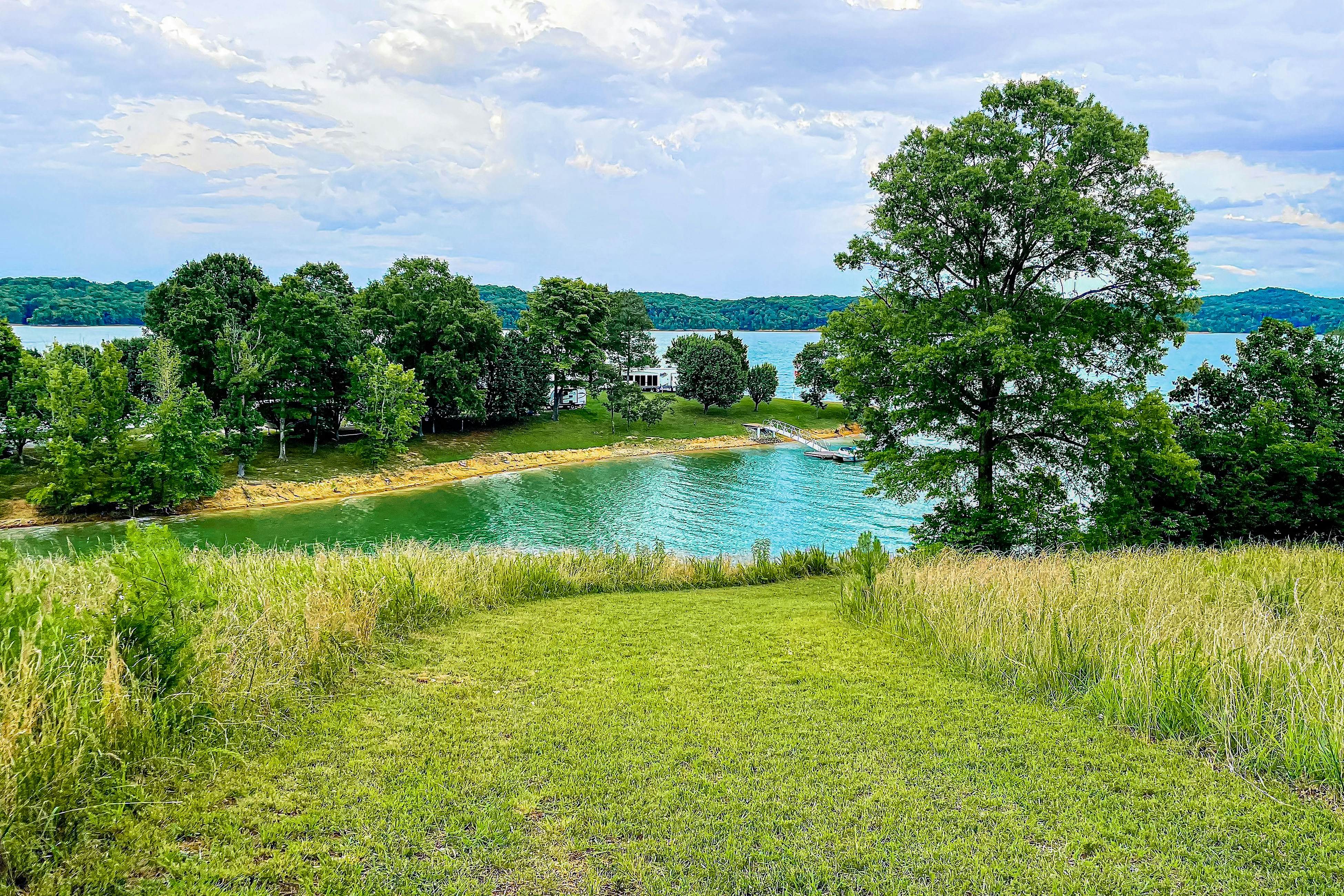 Luxury Lakefront Home・Hot Tub・Dock・Ping-Pong・Deck
