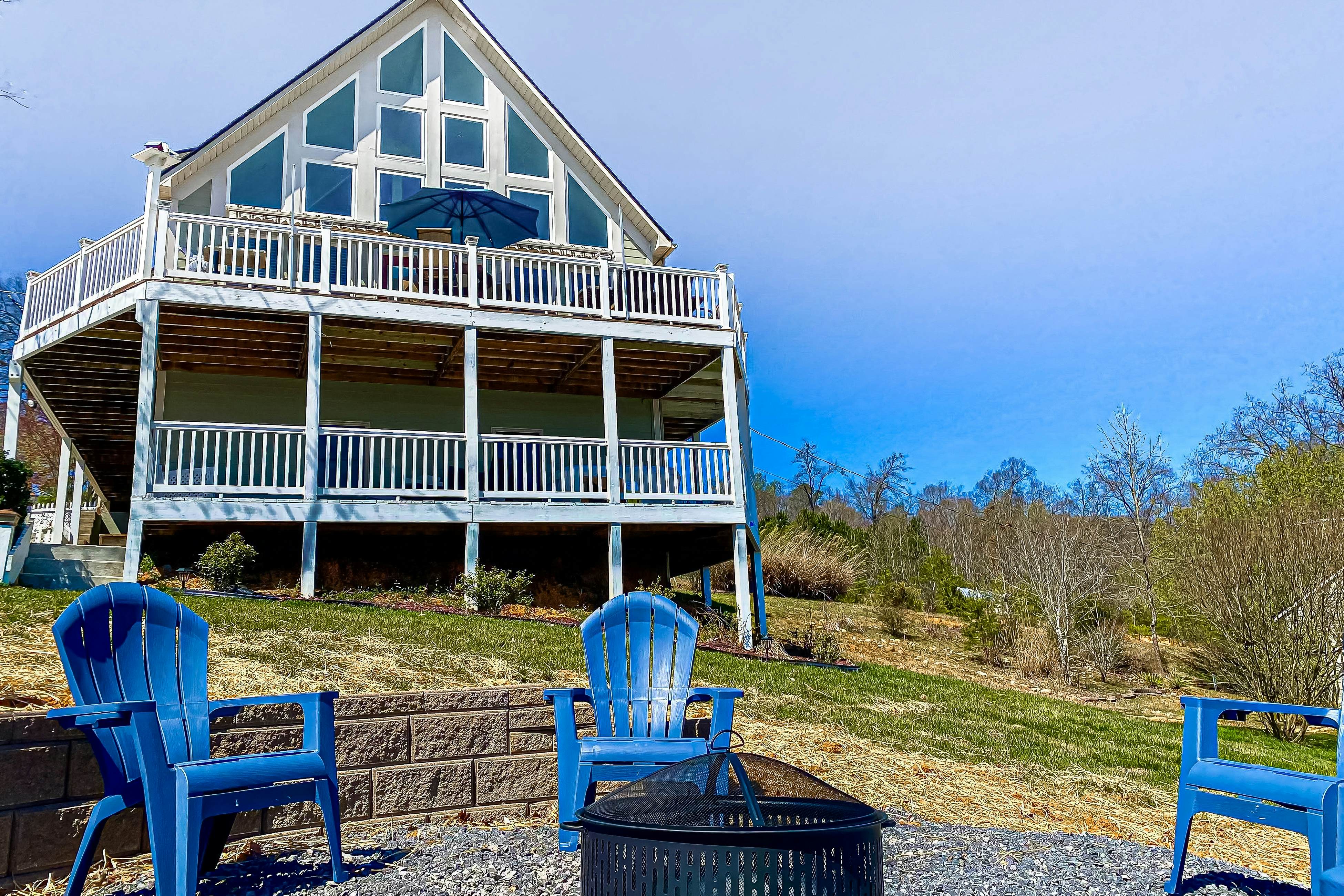 Luxury Lakefront Home・Hot Tub・Dock・Ping-Pong・Deck