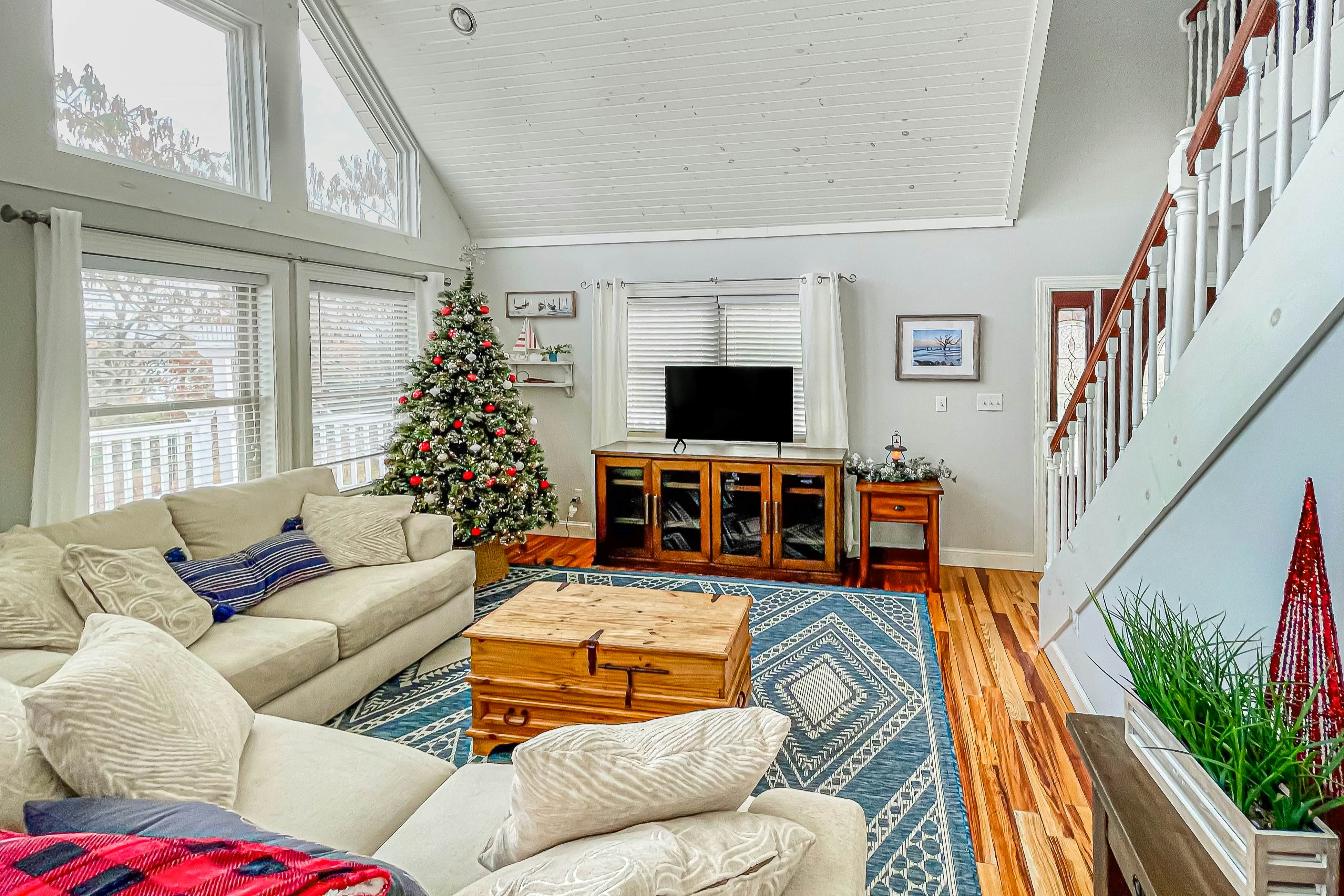 Luxury Lakefront Home・Hot Tub・Dock・Ping-Pong・Deck