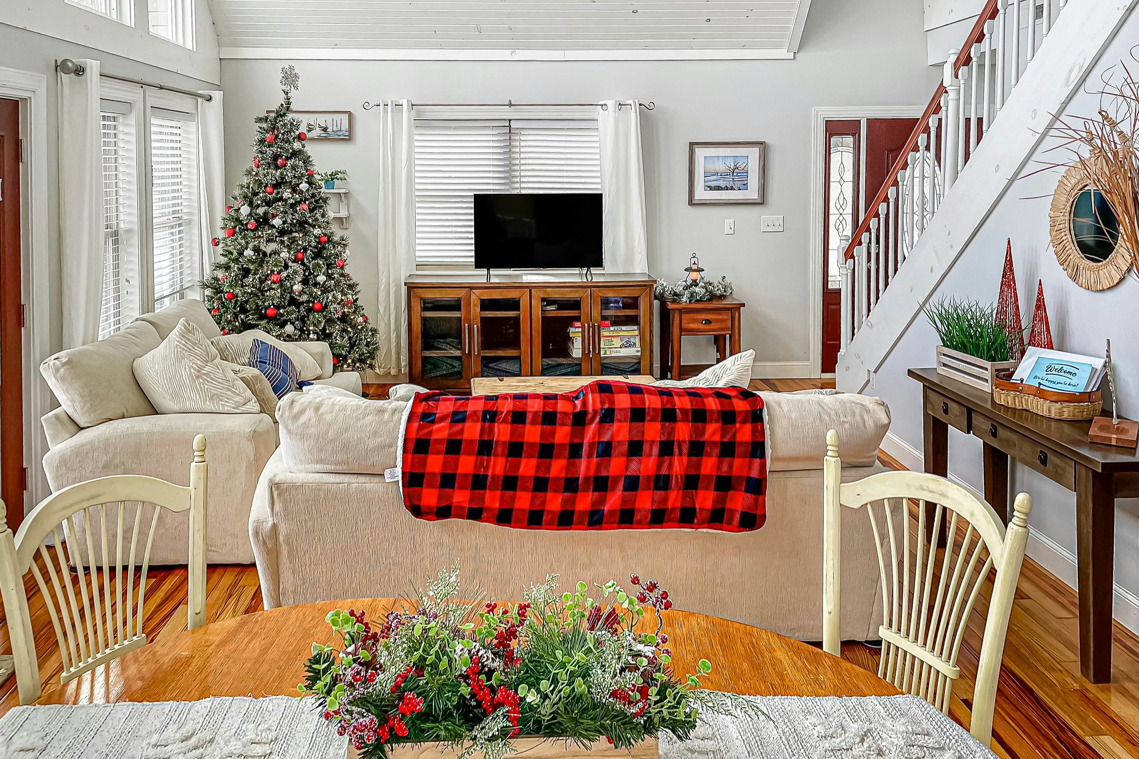 Luxury Lakefront Home・Hot Tub・Dock・Ping-Pong・Deck