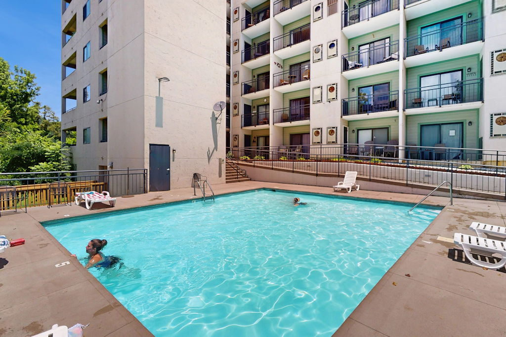 Walk to Downtown Gatlinburg, Cozy Condo + Pool