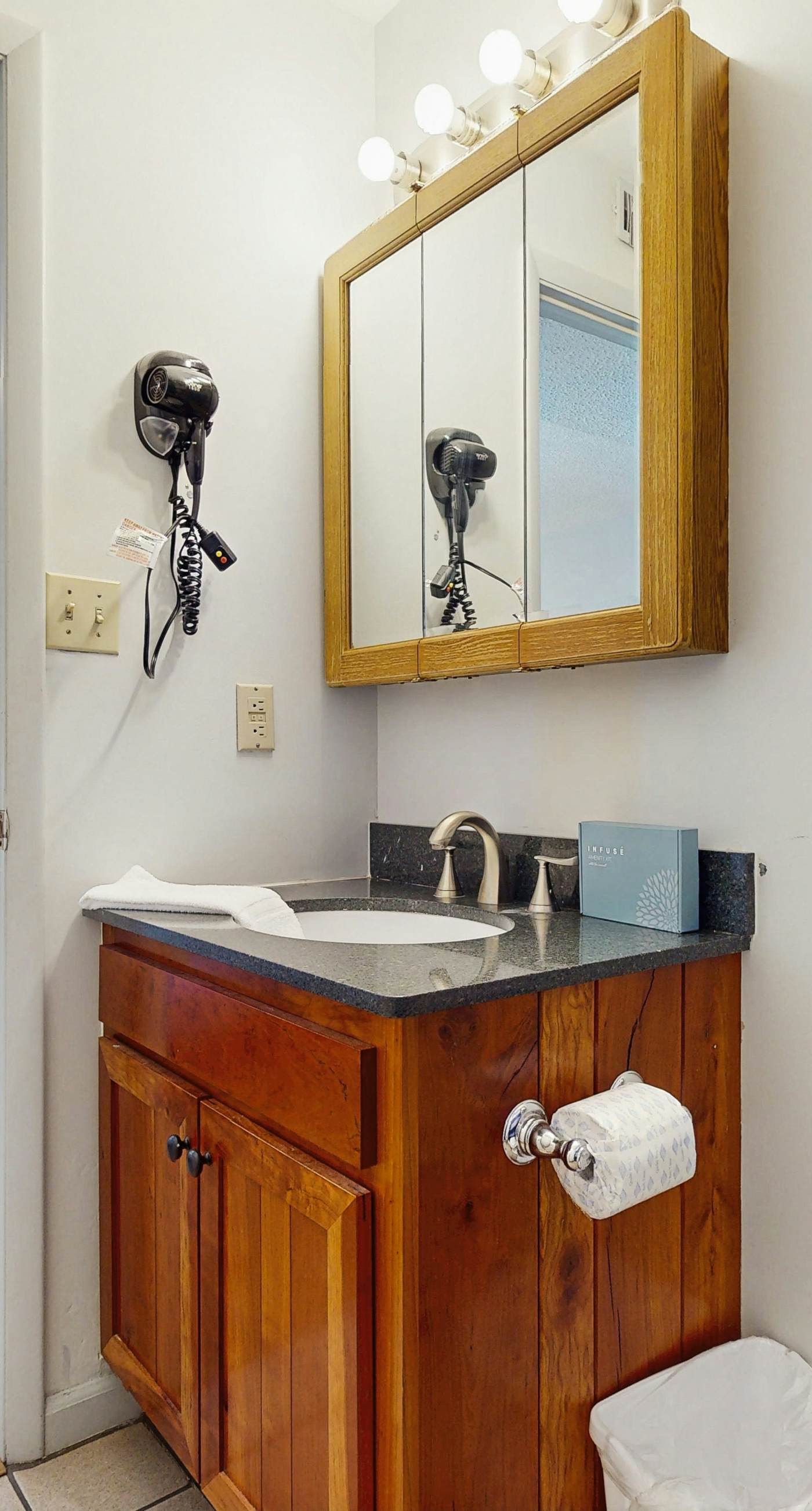 Cozy Smokies Condo Balcony, Views, Pool, Free Tickets