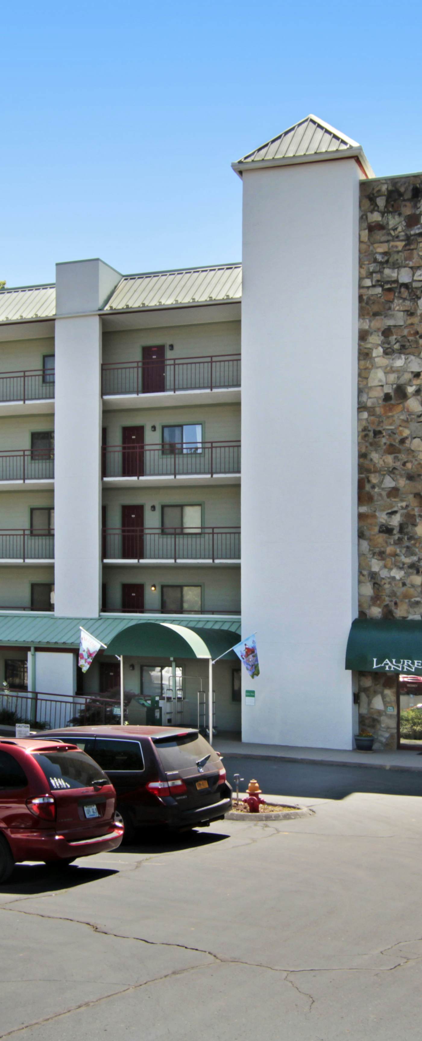 Cozy Smokies Condo Balcony, Views, Pool, Free Tickets