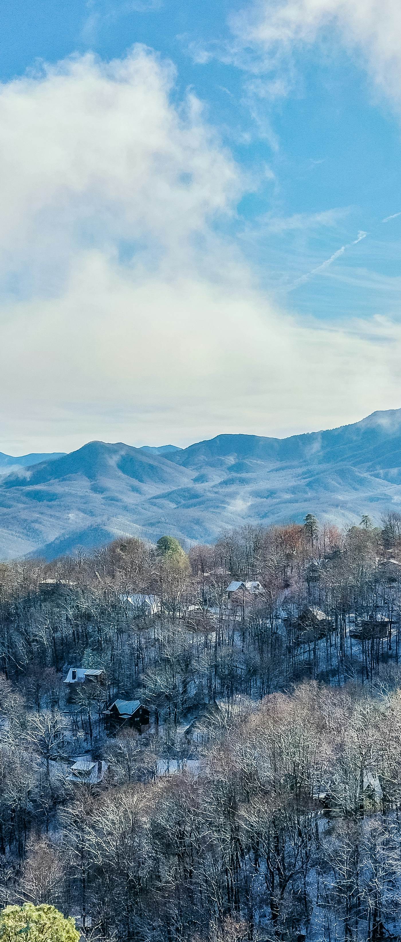 Cozy Smokies Condo Balcony, Views, Pool, Free Tickets