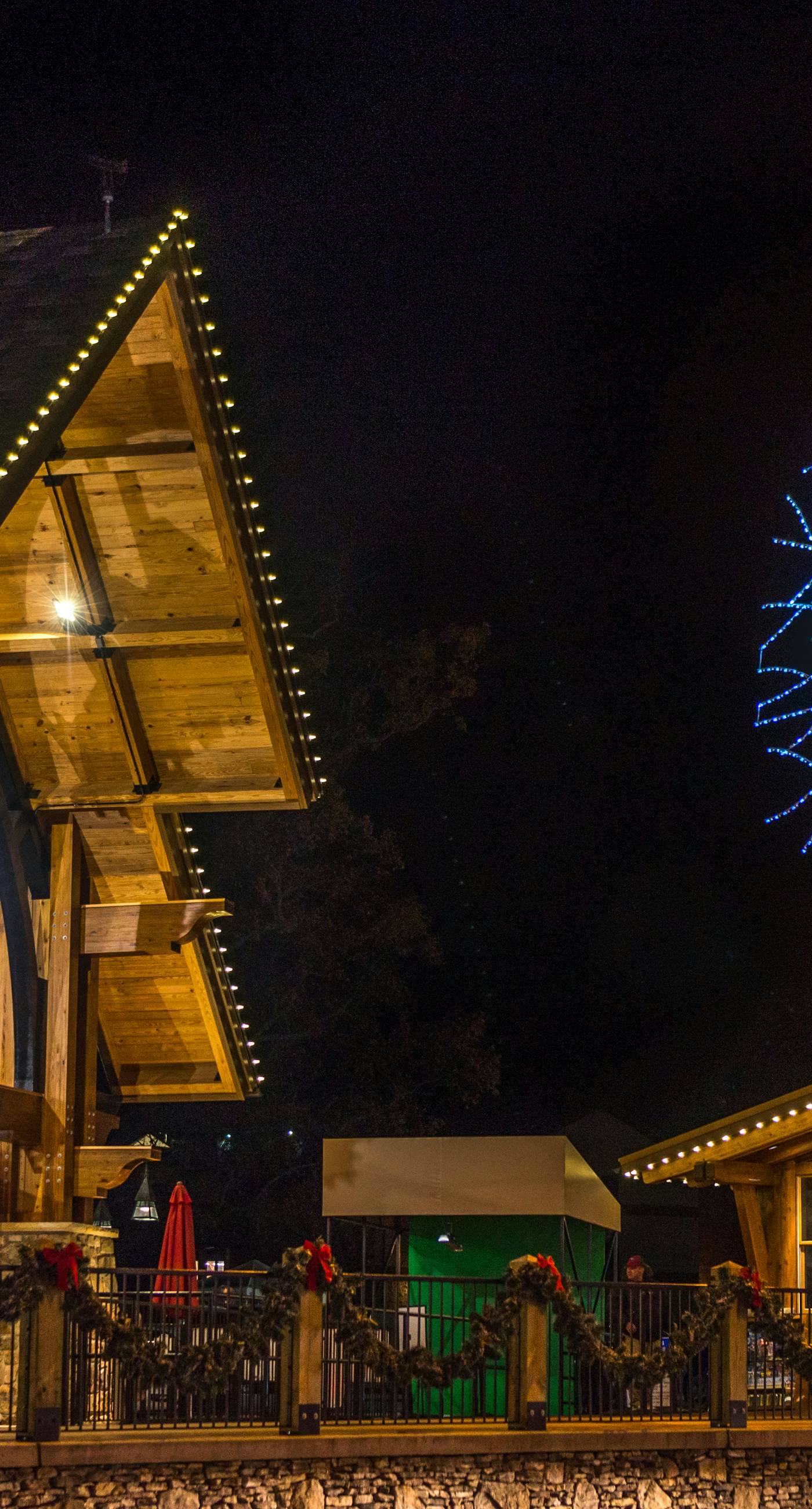 Cozy Smokies Condo Balcony, Views, Pool, Free Tickets