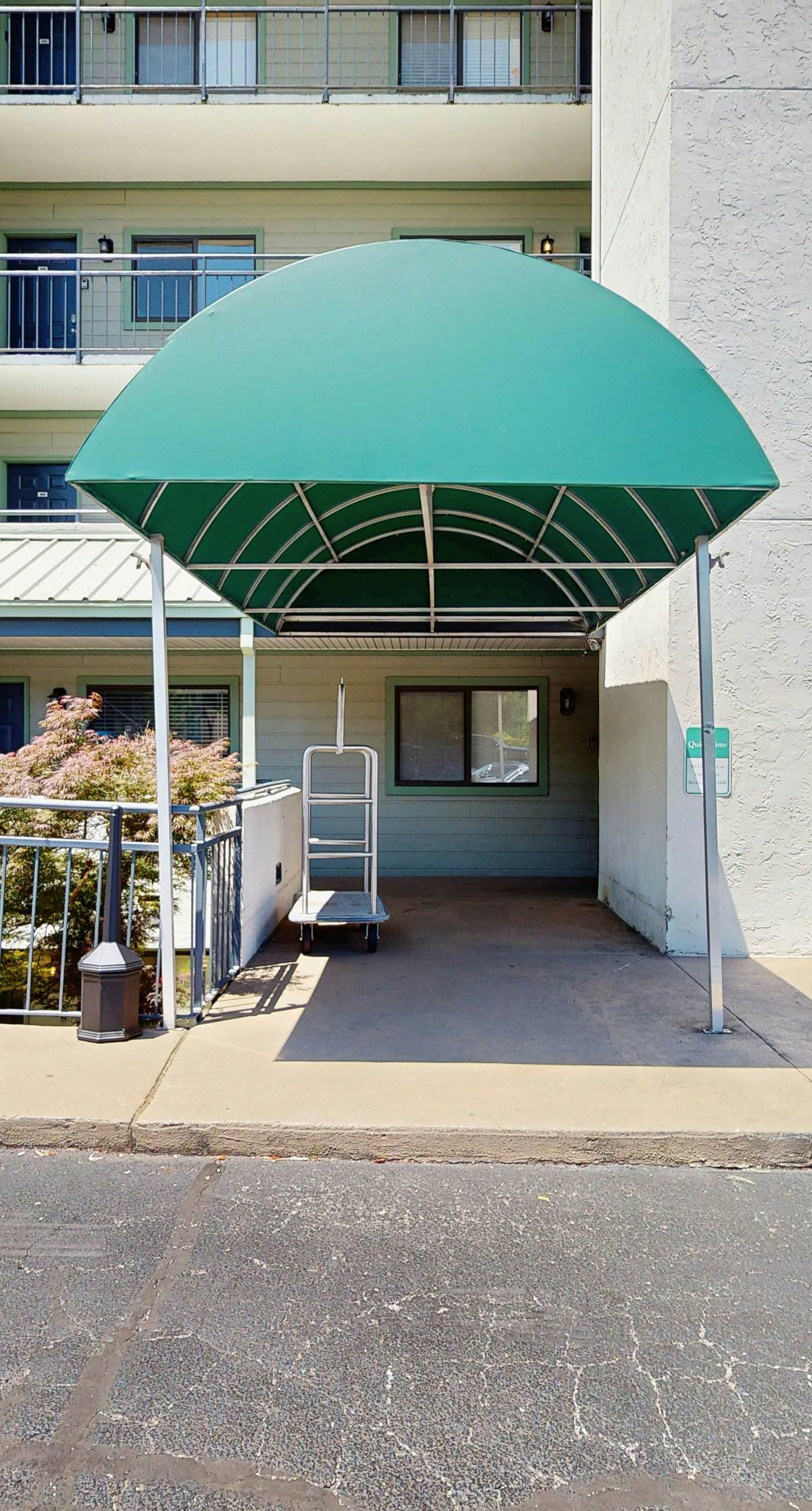 Cozy Smokies Condo Balcony, Views, Pool, Free Tickets