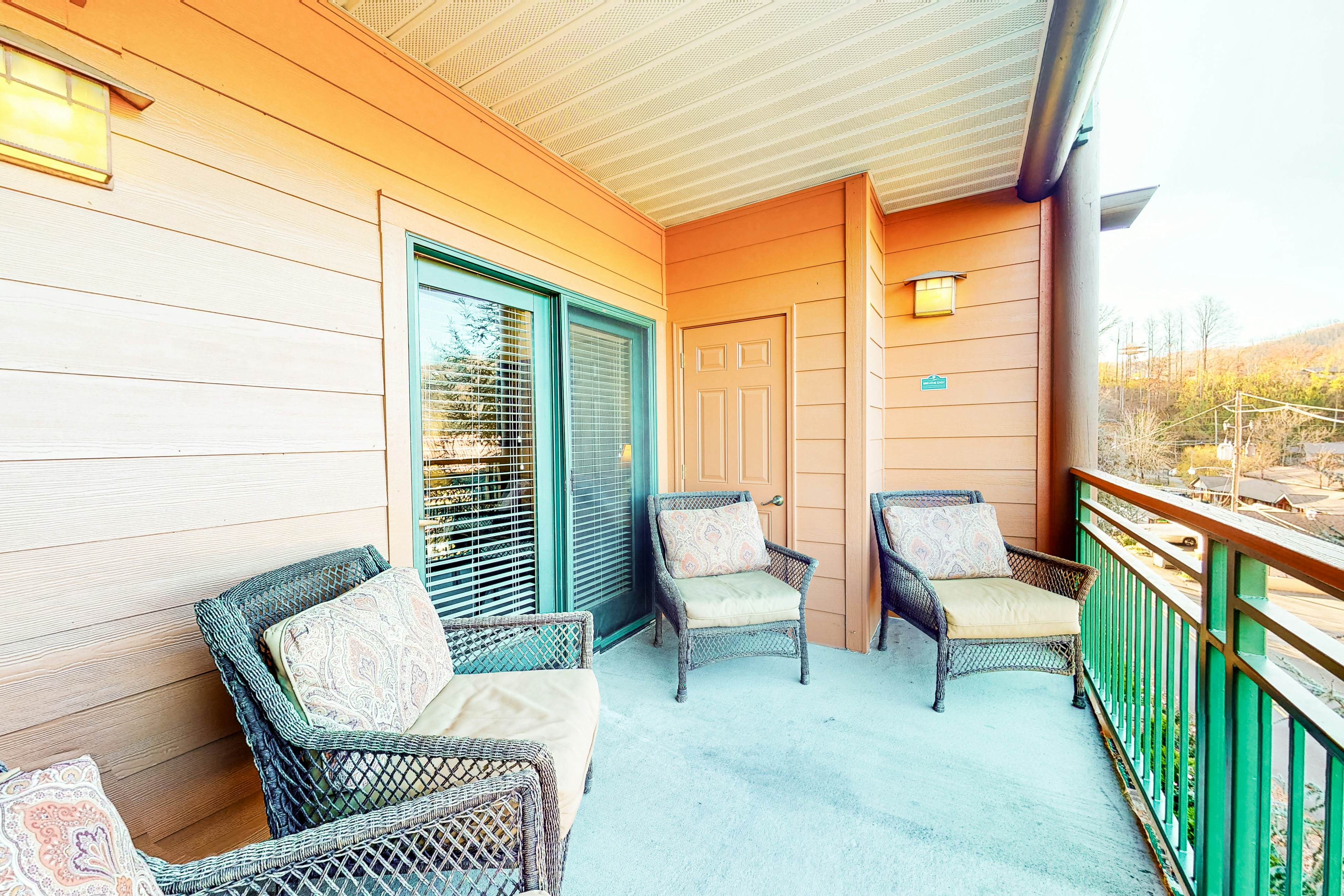 Bright Condo Near Downtown, Sleeps 6・Hot Tub・Gym