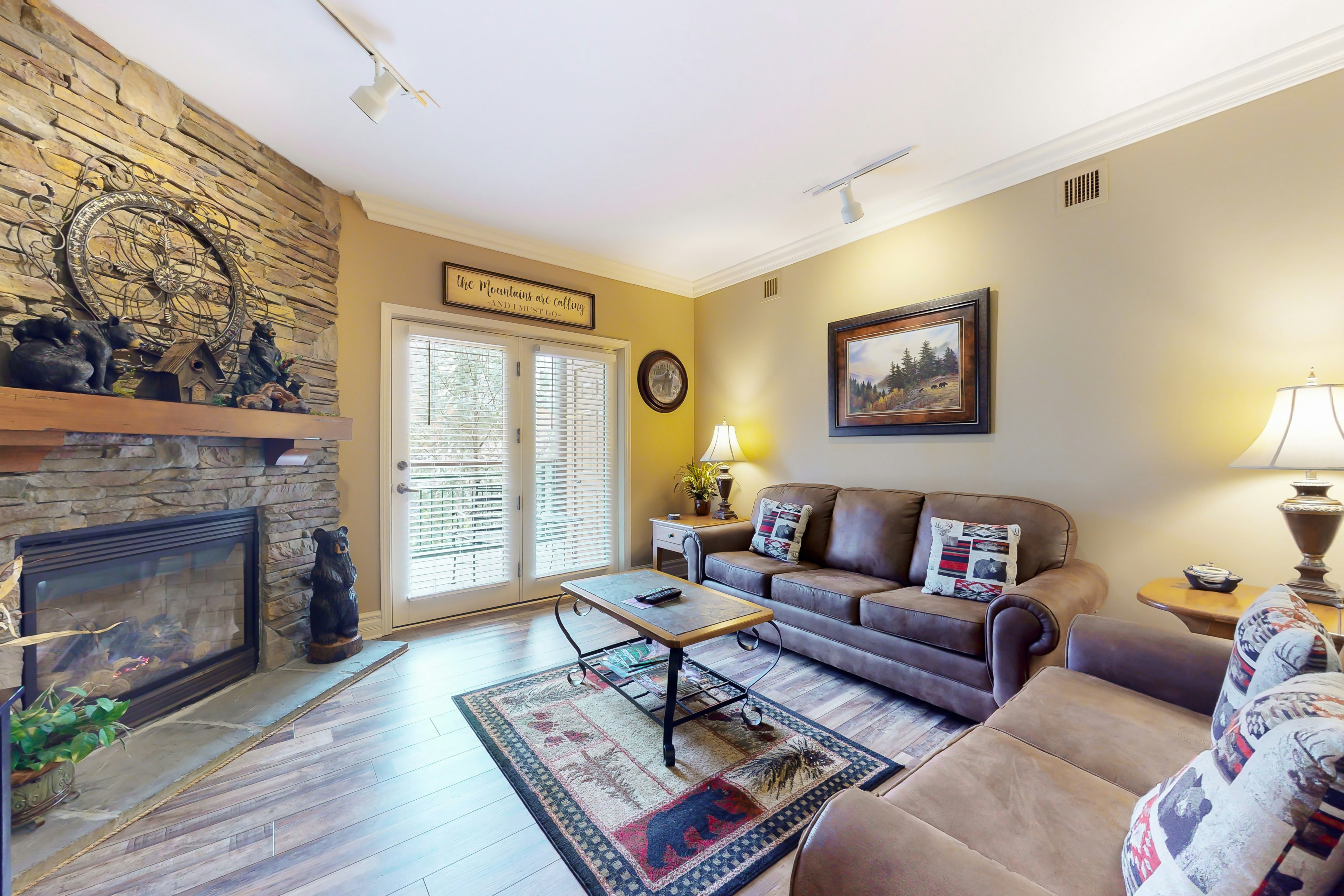 Lovely Condo W Fireplace, Sleeps 6・Gym・Hot Tub