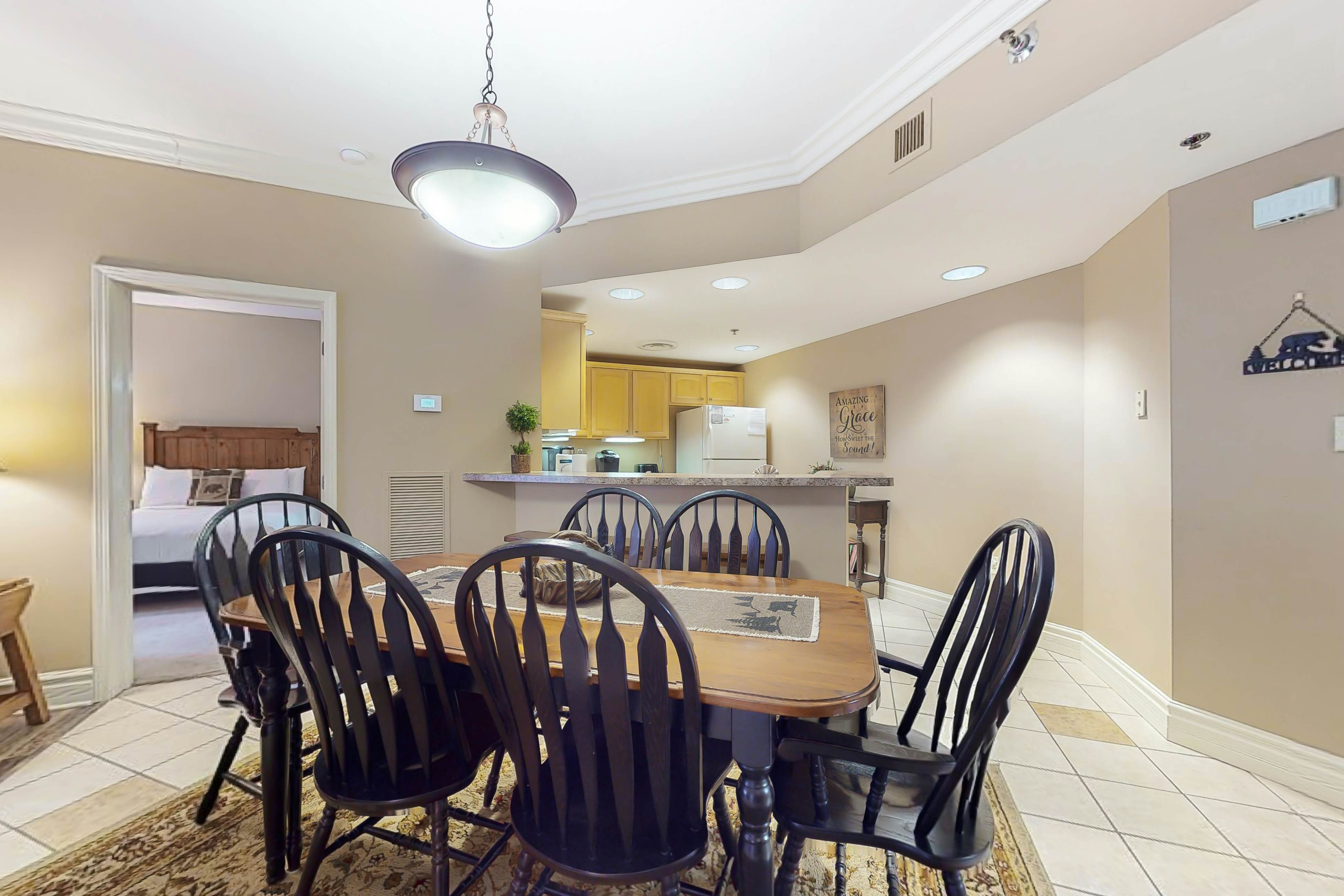 Lovely Condo W Fireplace, Sleeps 6・Gym・Hot Tub