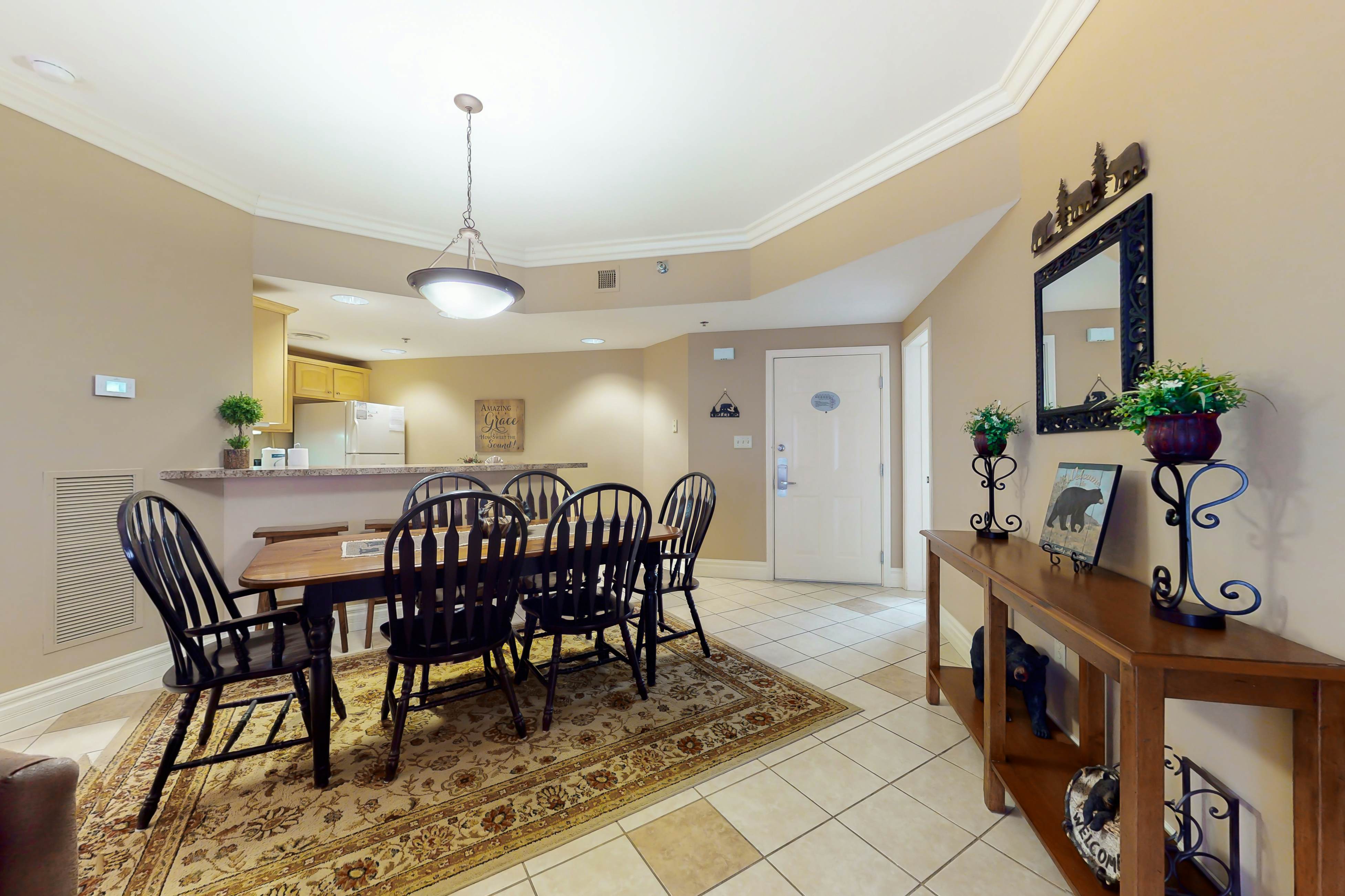 Lovely Condo W Fireplace, Sleeps 6・Gym・Hot Tub