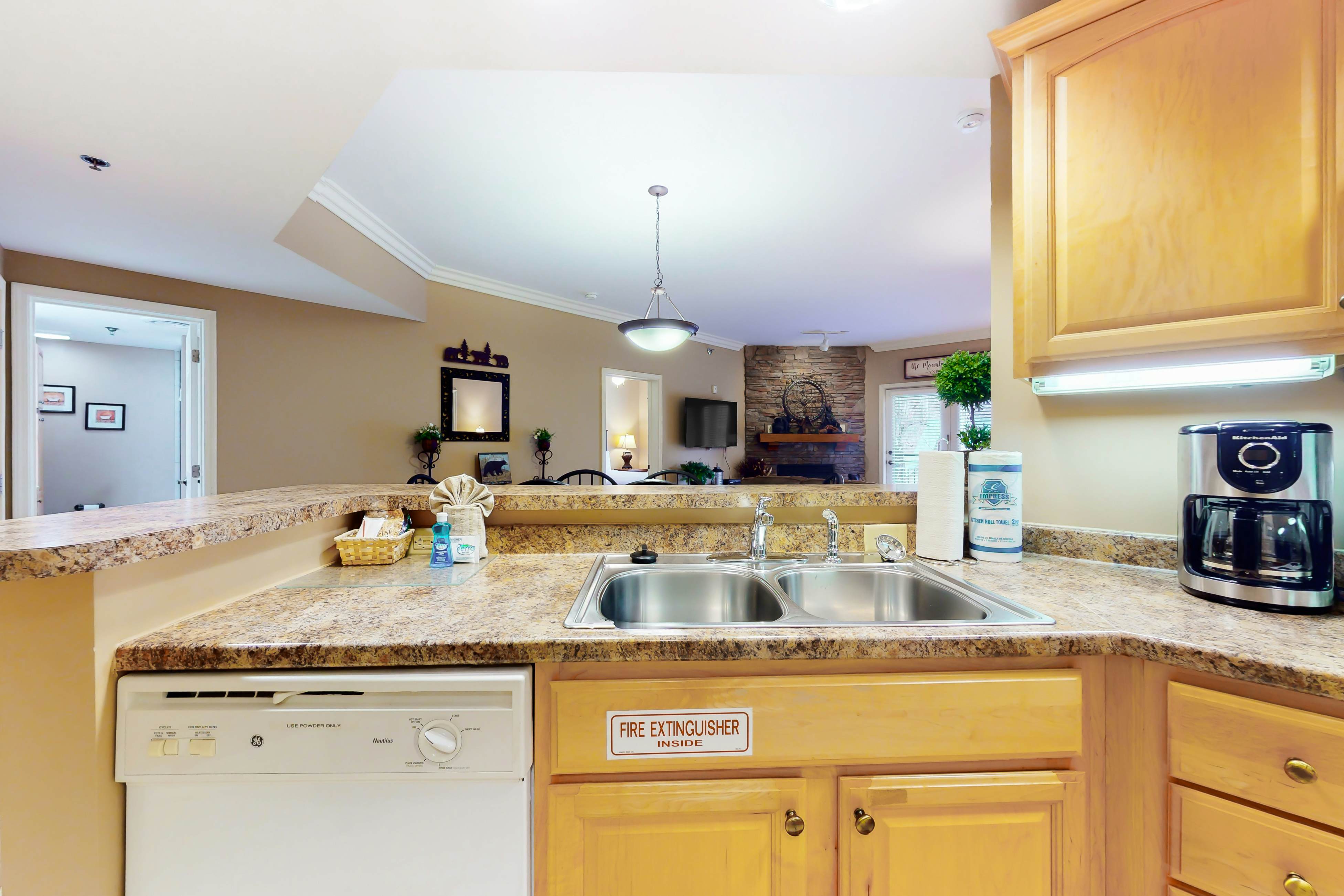 Lovely Condo W Fireplace, Sleeps 6・Gym・Hot Tub