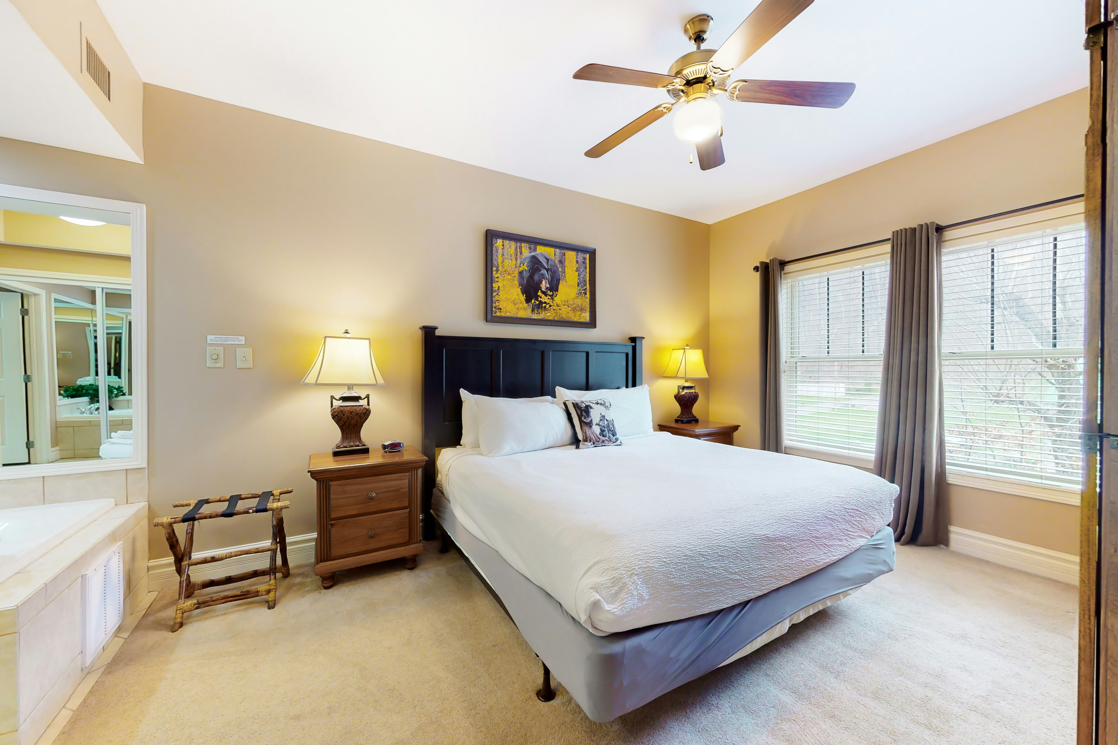 Lovely Condo W Fireplace, Sleeps 6・Gym・Hot Tub