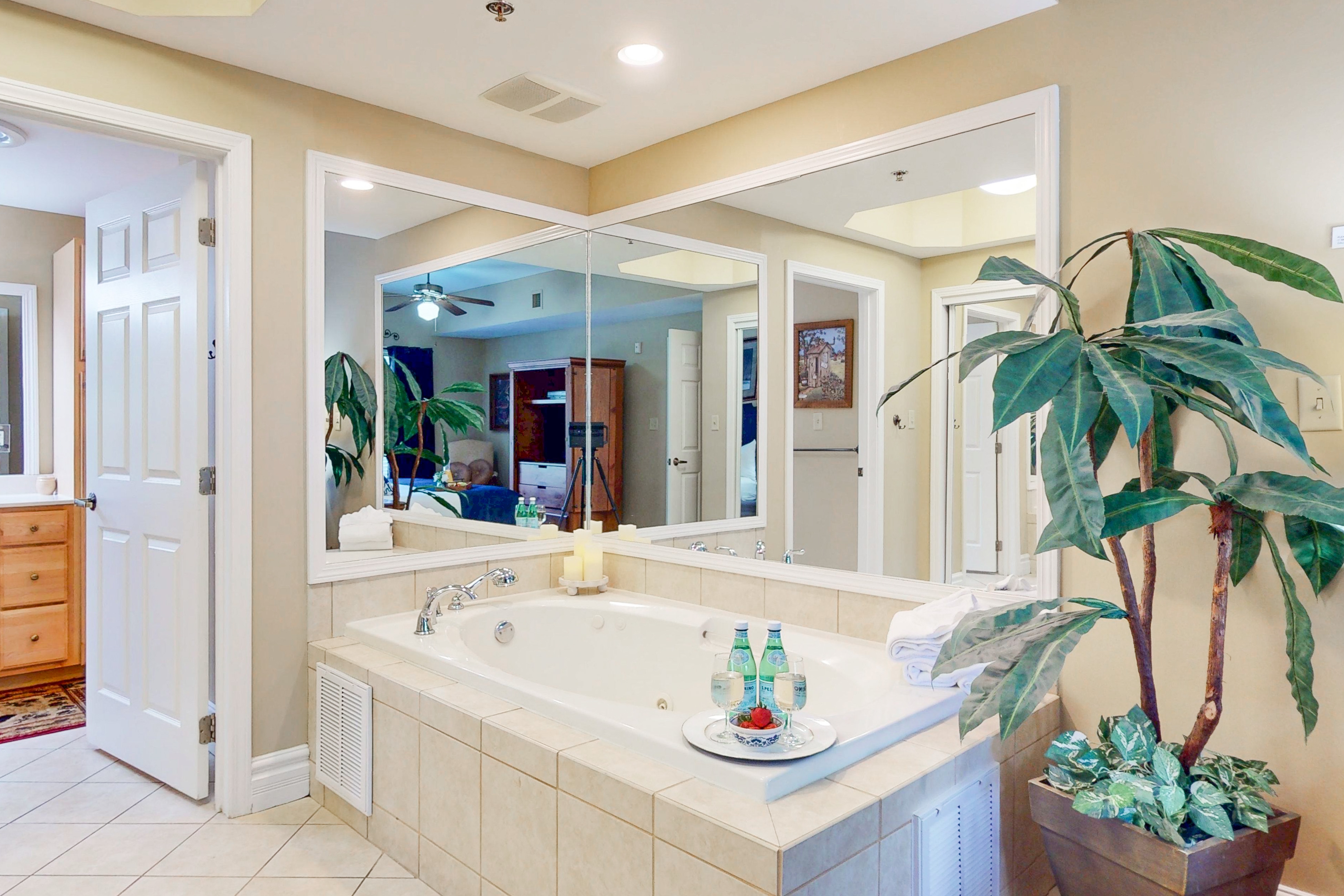 Beautiful Condo, Sleeps 6・Near Downtown・Jetted Tub