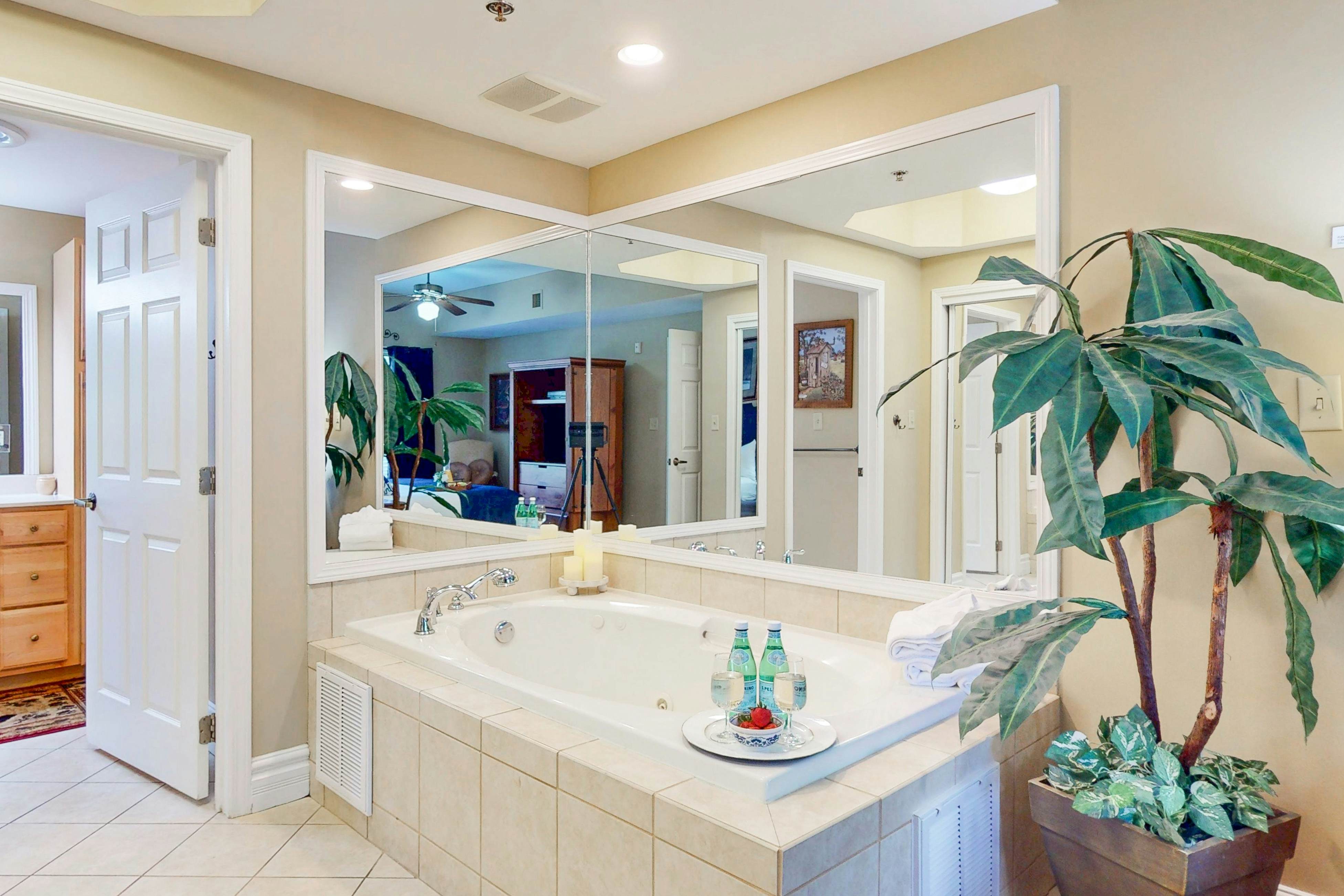 Beautiful Condo, Sleeps 6・Near Downtown・Jetted Tub