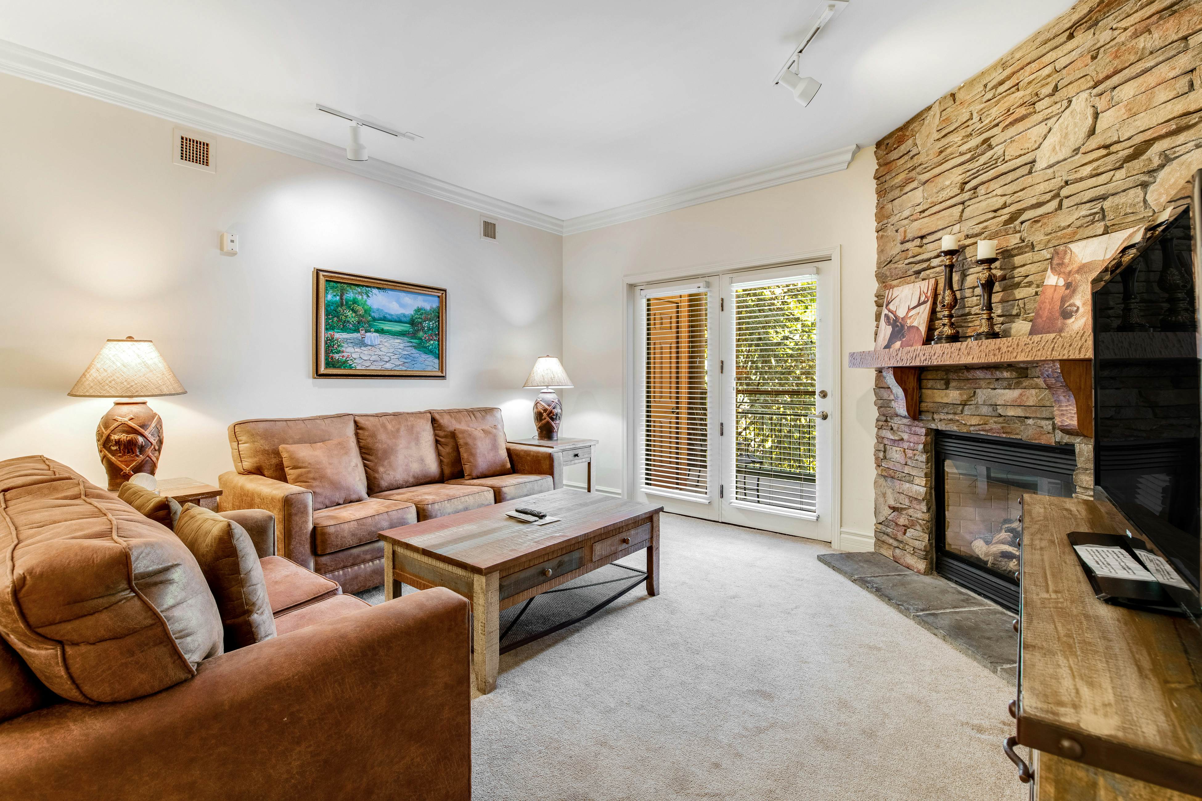 Cozy Downtown Condo, Sleeps 6・Balcony・Jetted tub