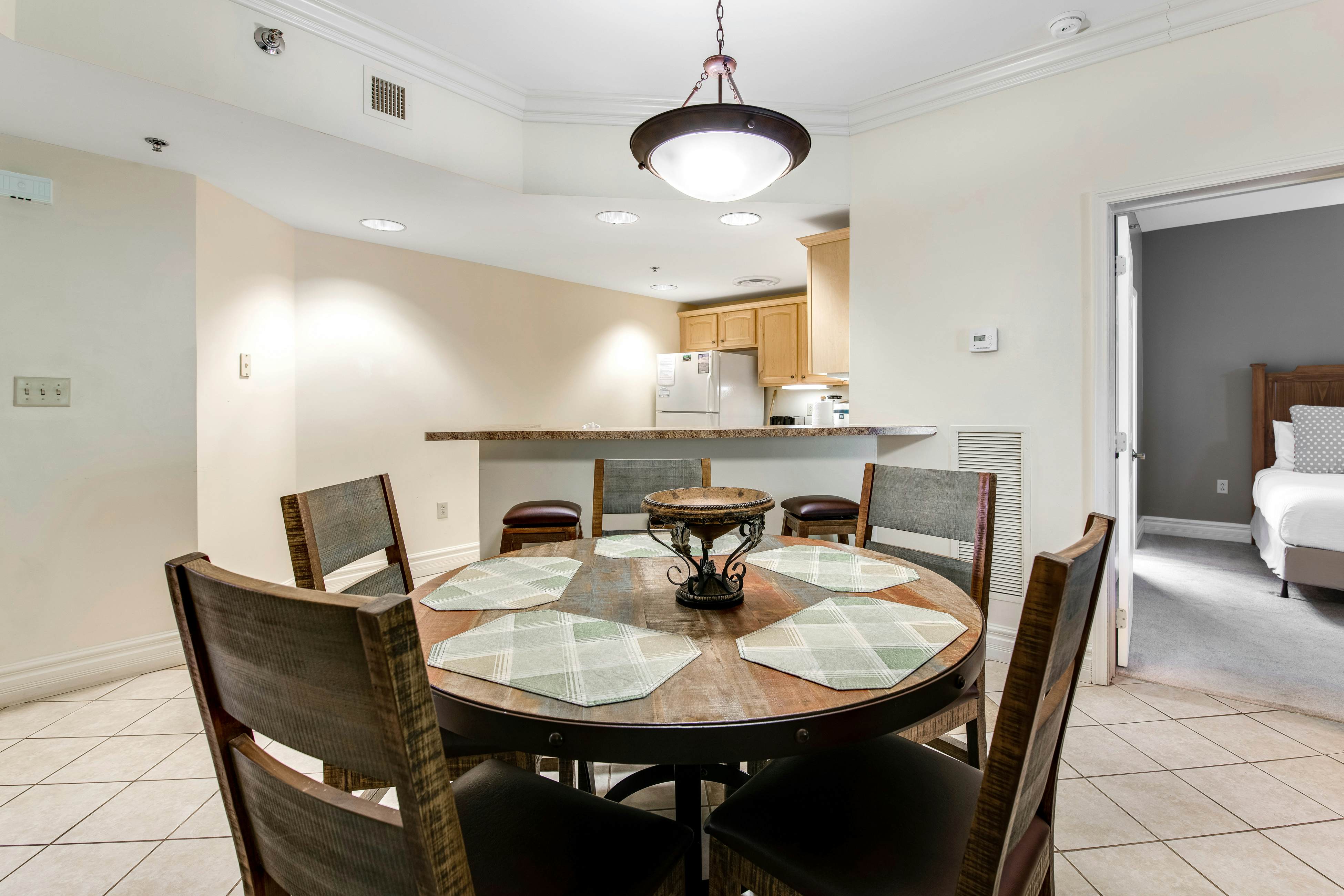 Cozy Downtown Condo, Sleeps 6・Balcony・Jetted tub