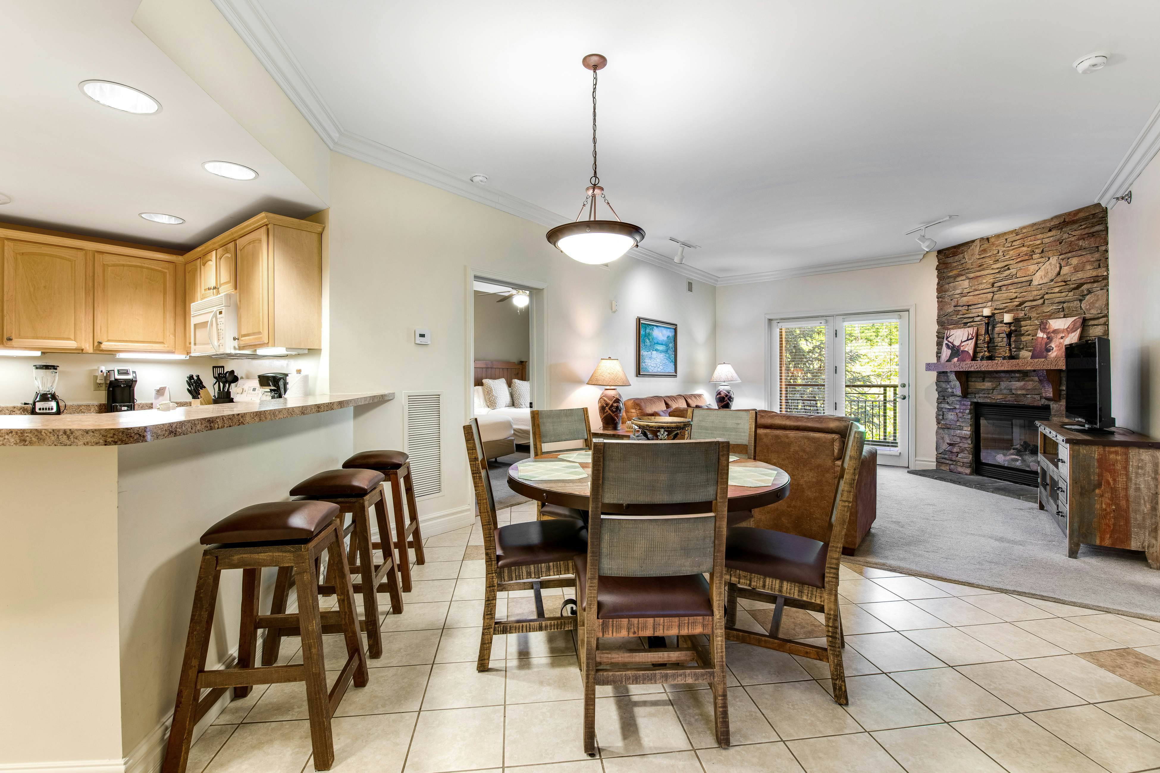 Cozy Downtown Condo, Sleeps 6・Balcony・Jetted tub