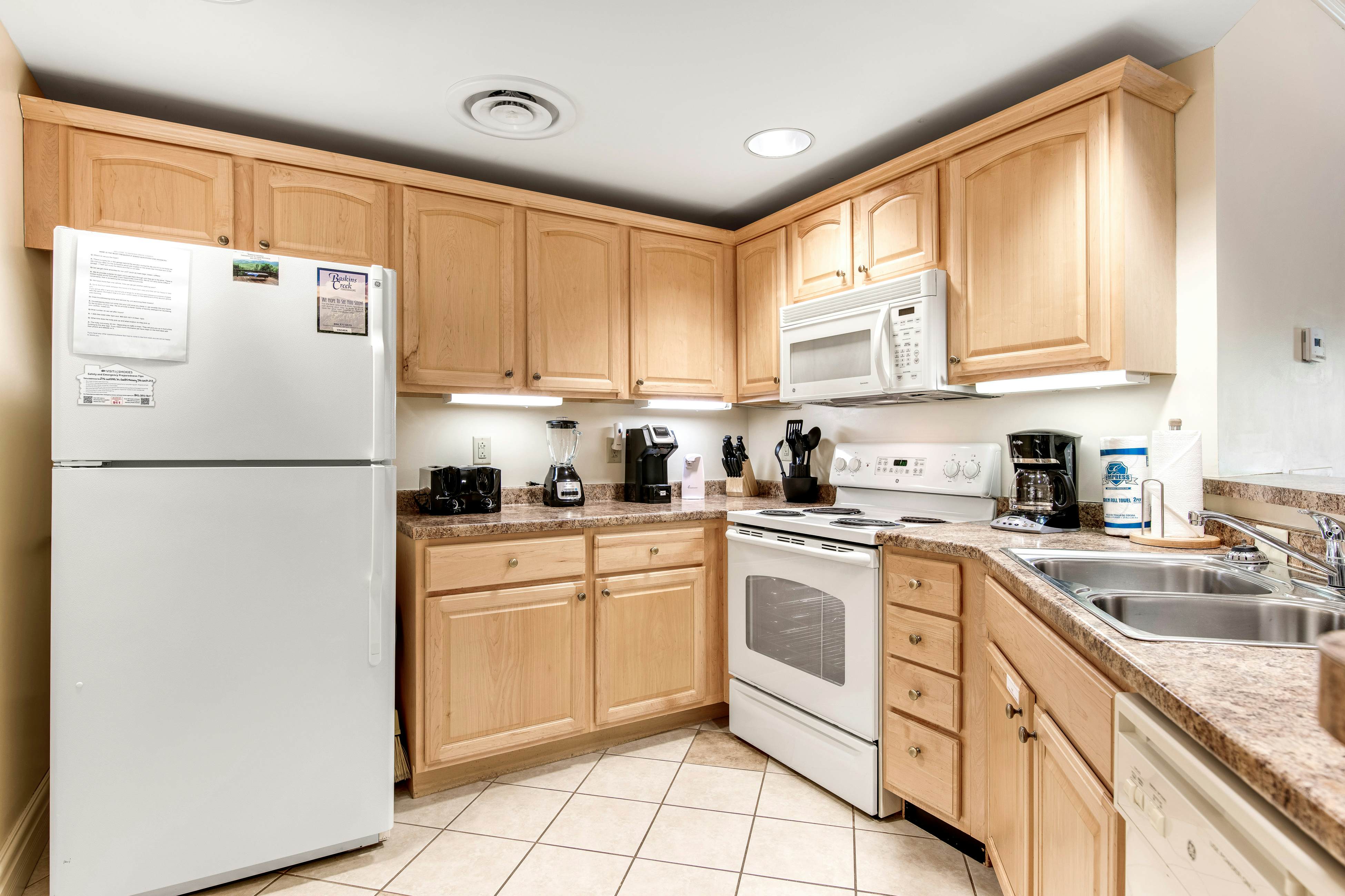 Cozy Downtown Condo, Sleeps 6・Balcony・Jetted tub