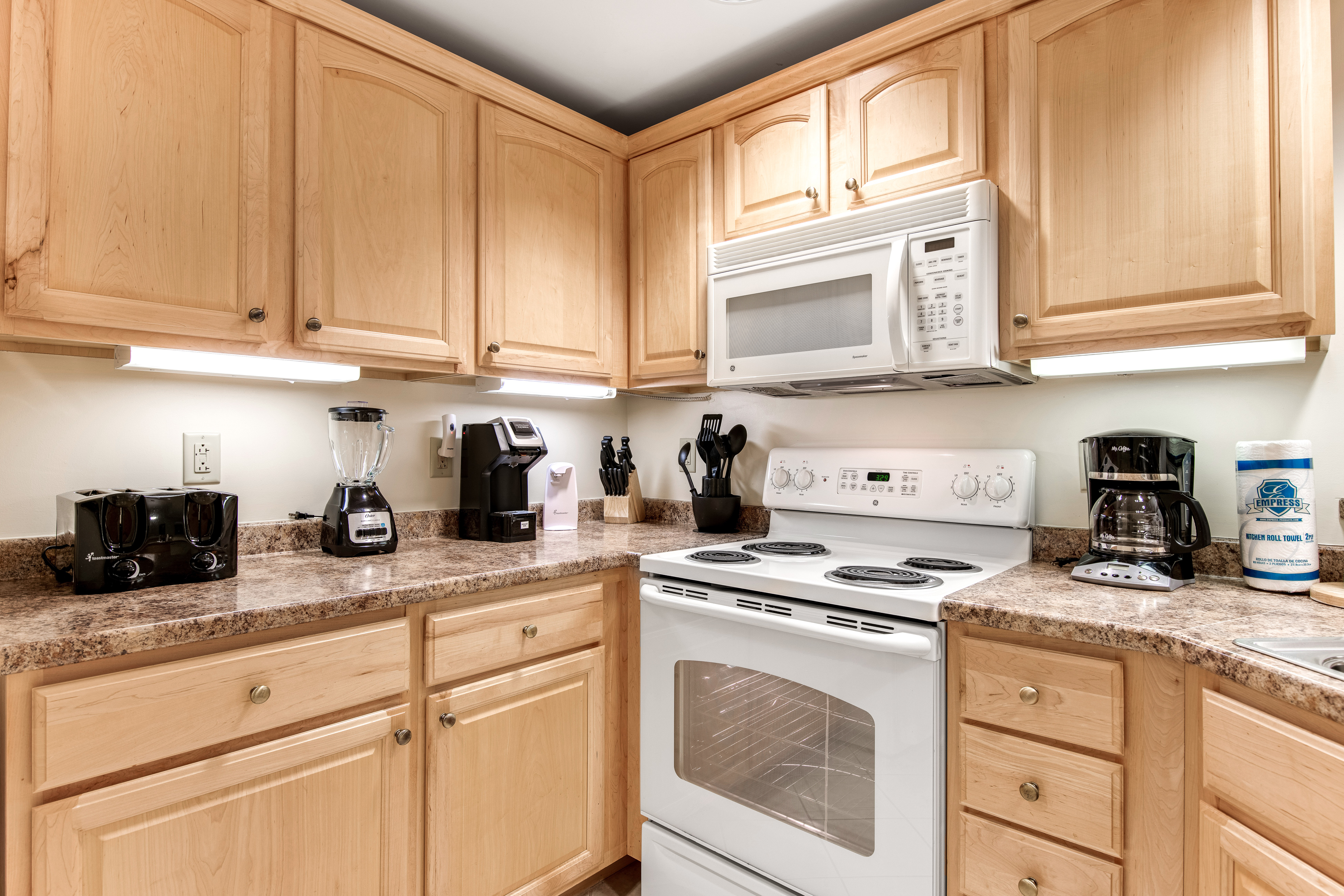 Cozy Downtown Condo, Sleeps 6・Balcony・Jetted tub