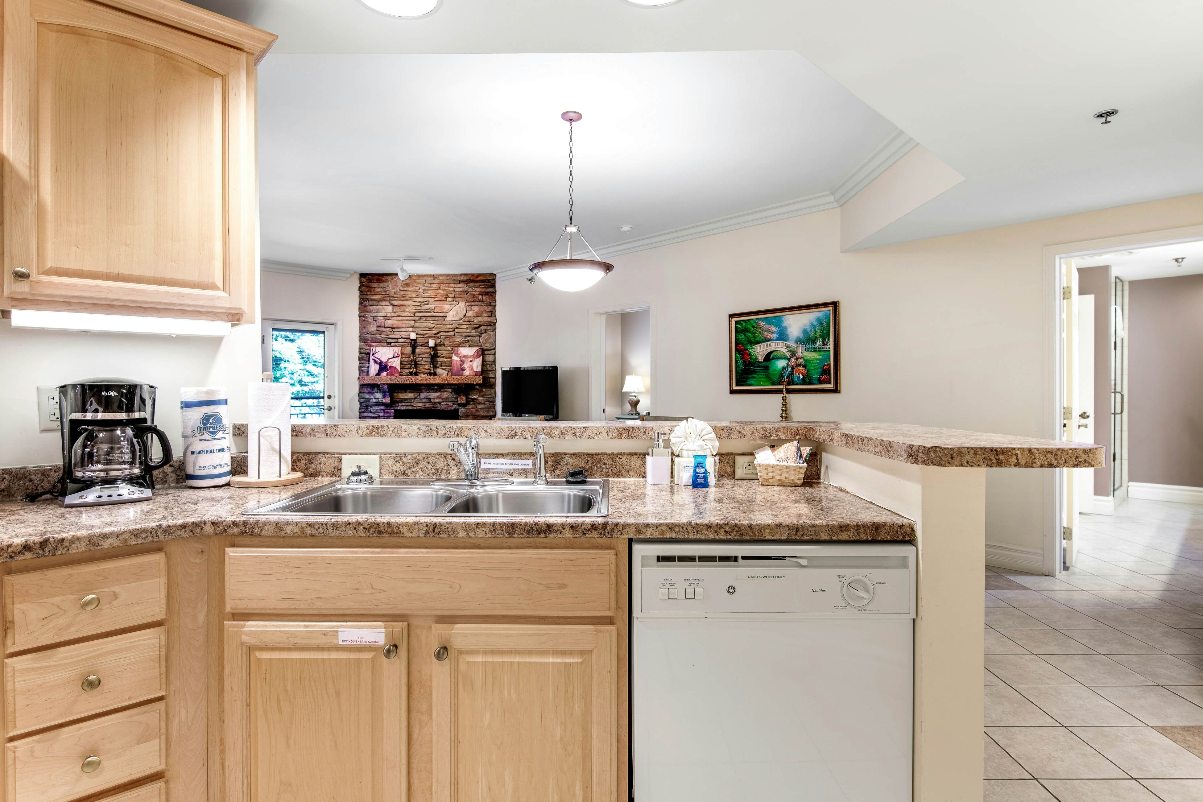 Cozy Downtown Condo, Sleeps 6・Balcony・Jetted tub