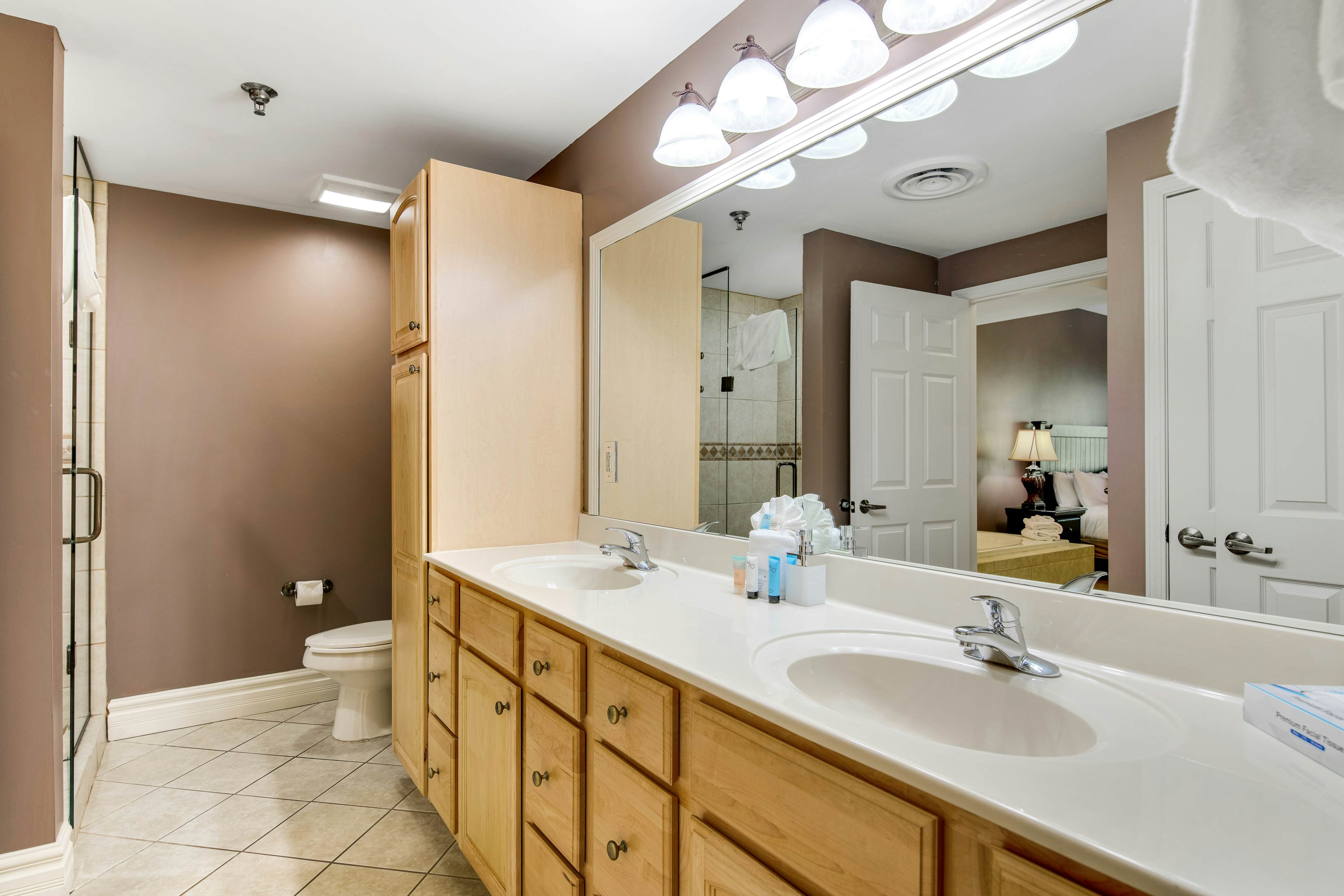 Cozy Downtown Condo, Sleeps 6・Balcony・Jetted tub