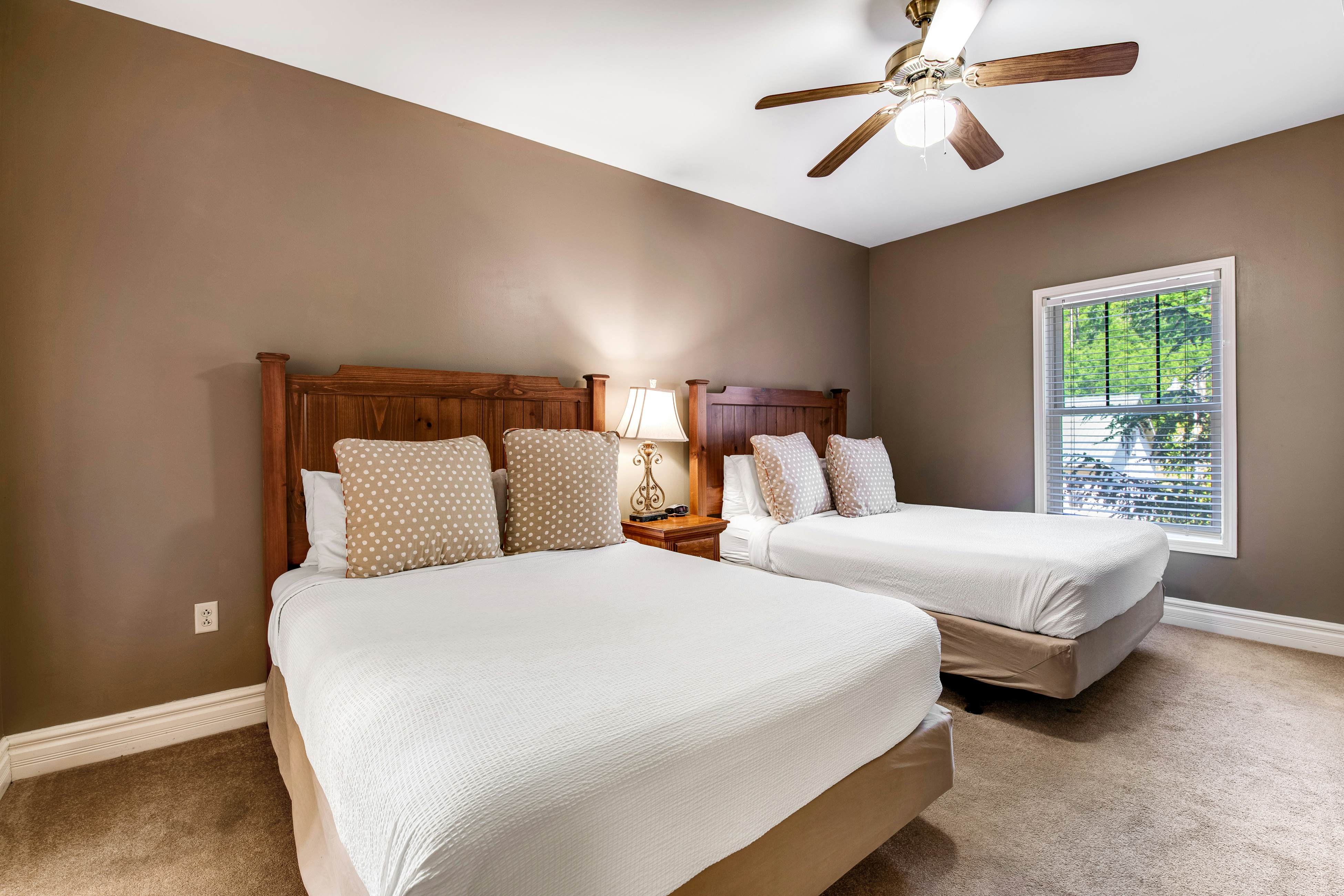 Cozy Downtown Condo, Sleeps 6・Balcony・Jetted tub