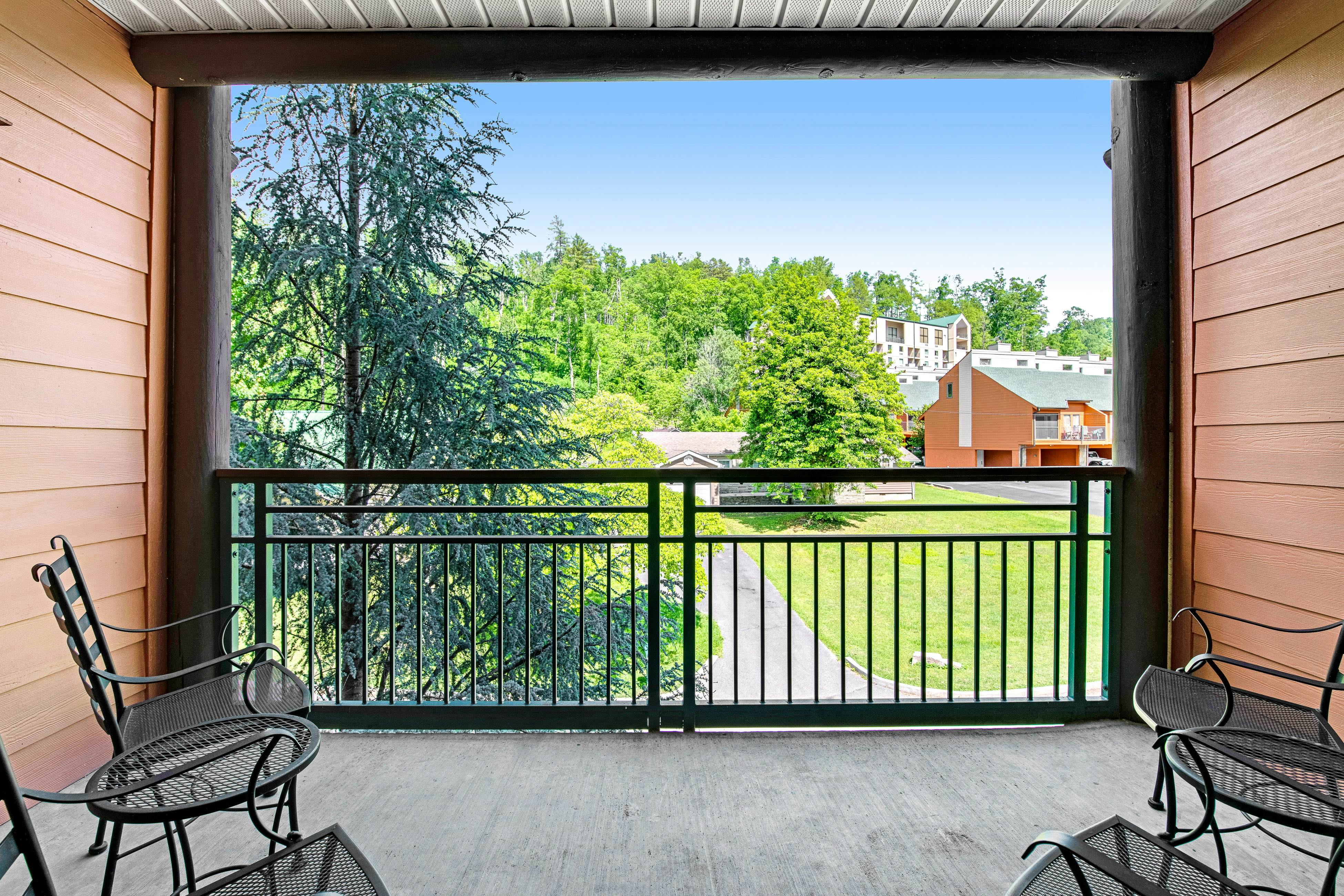 Cozy Downtown Condo, Sleeps 6・Balcony・Jetted tub