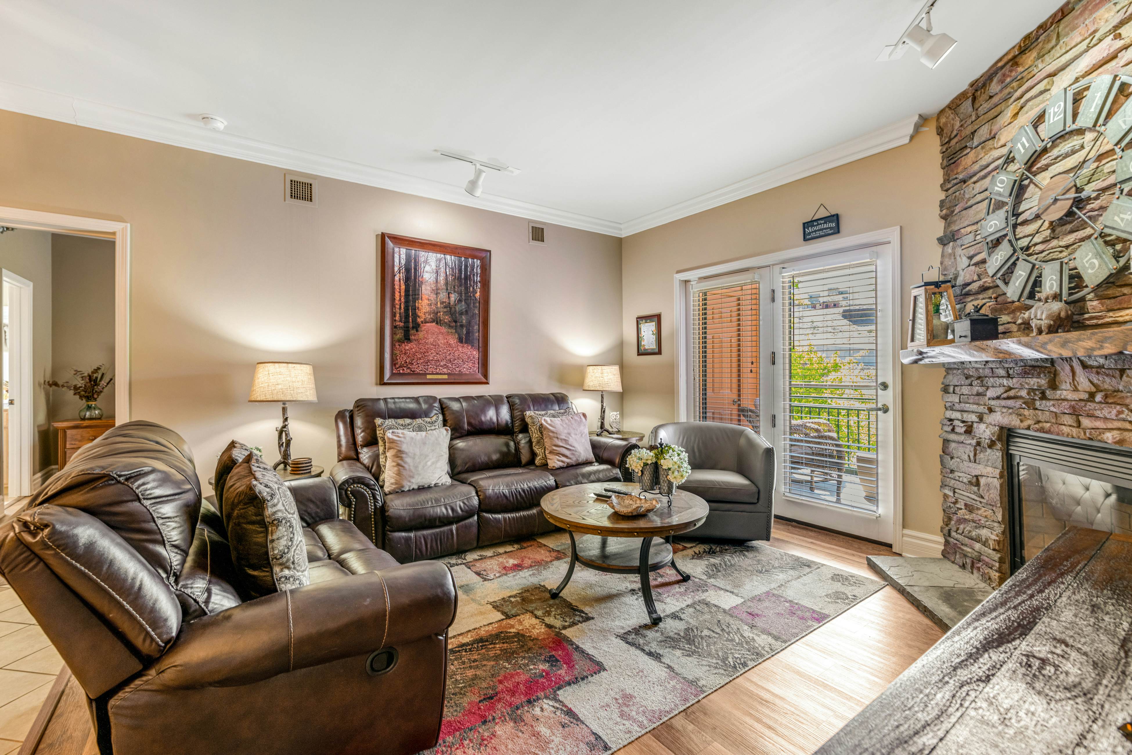 Gorgeous Condo, Sleeps 6・Jetted Tub・Near Downtown