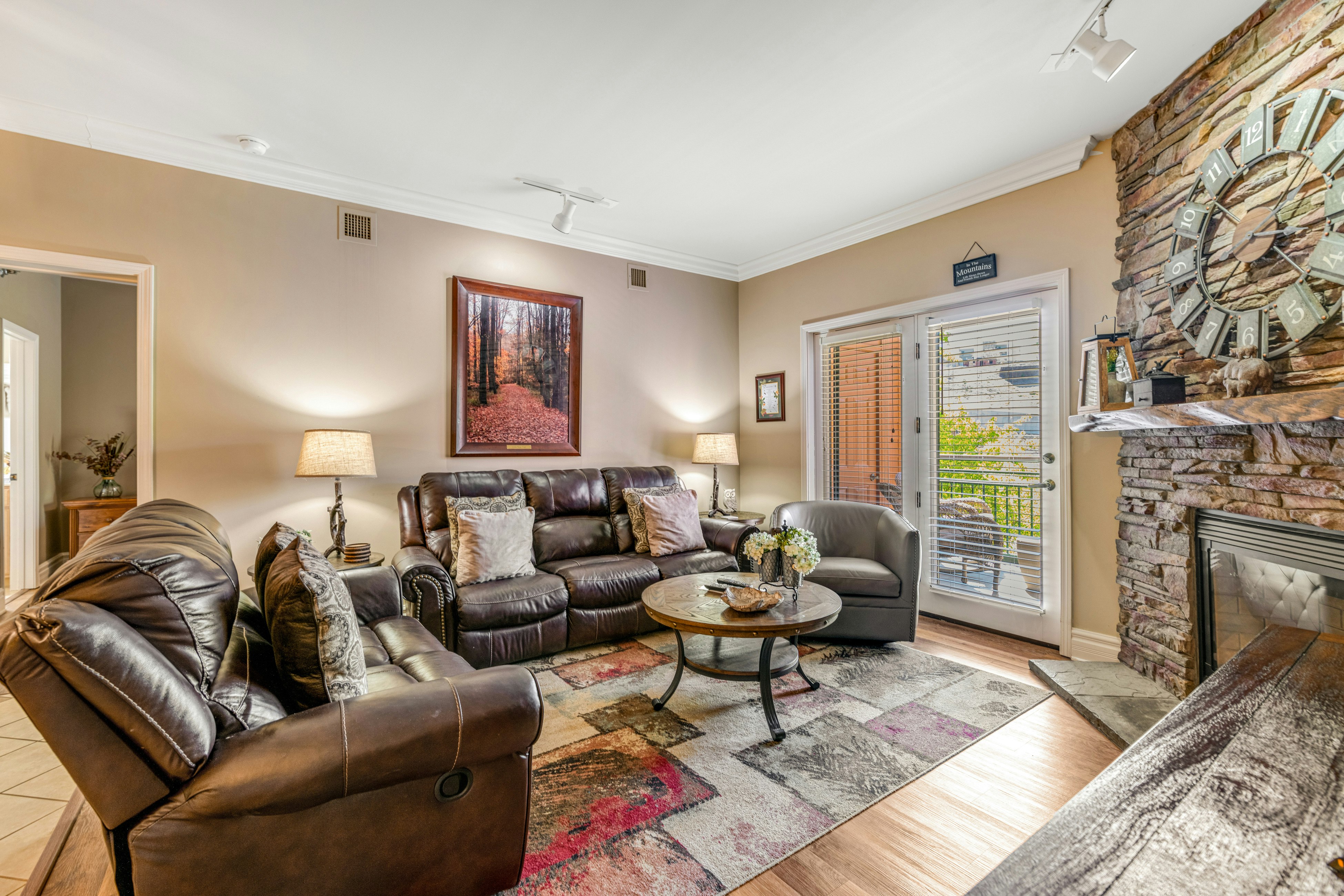 Gorgeous Condo, Sleeps 6・Jetted Tub・Near Downtown