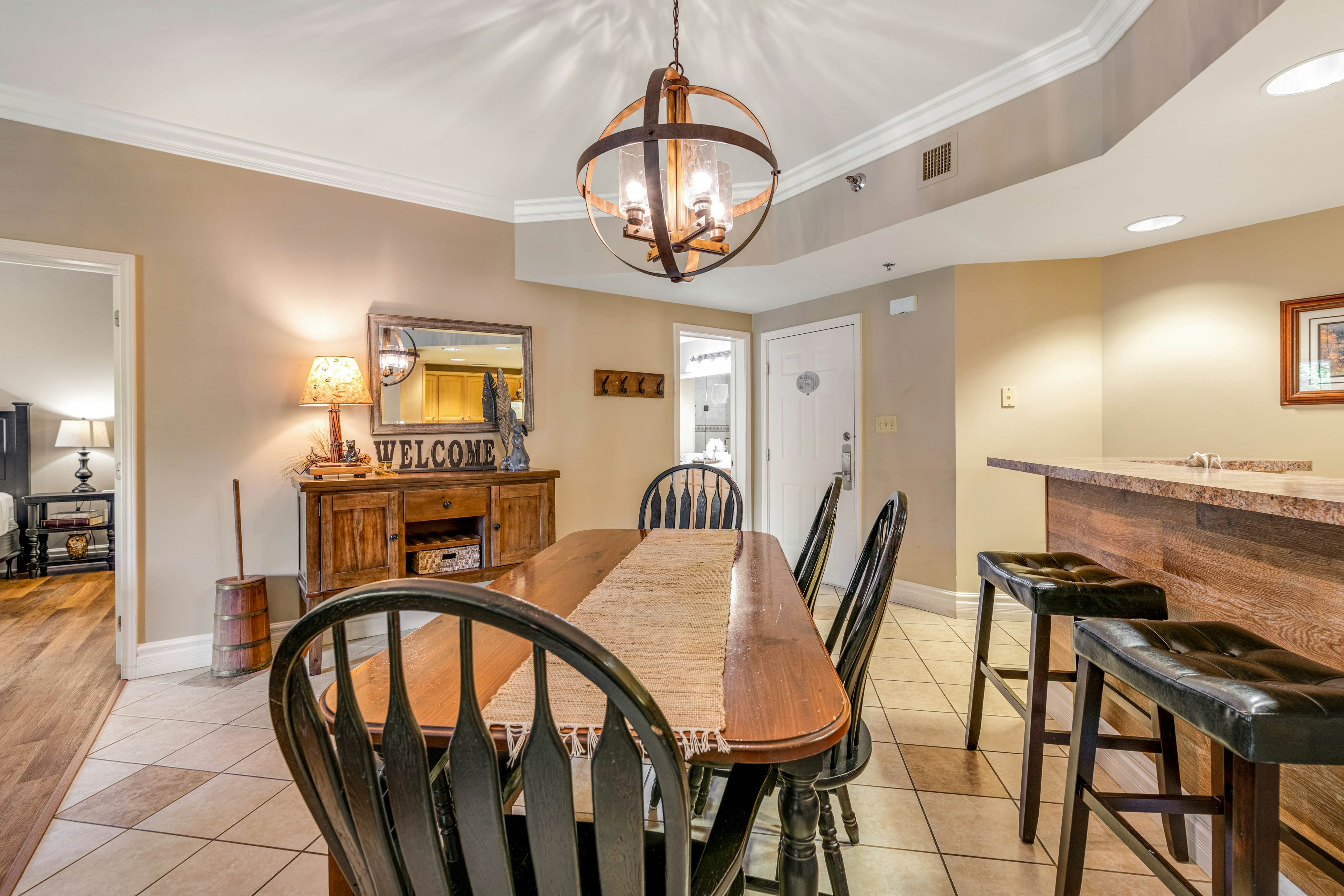 Gorgeous Condo, Sleeps 6・Jetted Tub・Near Downtown