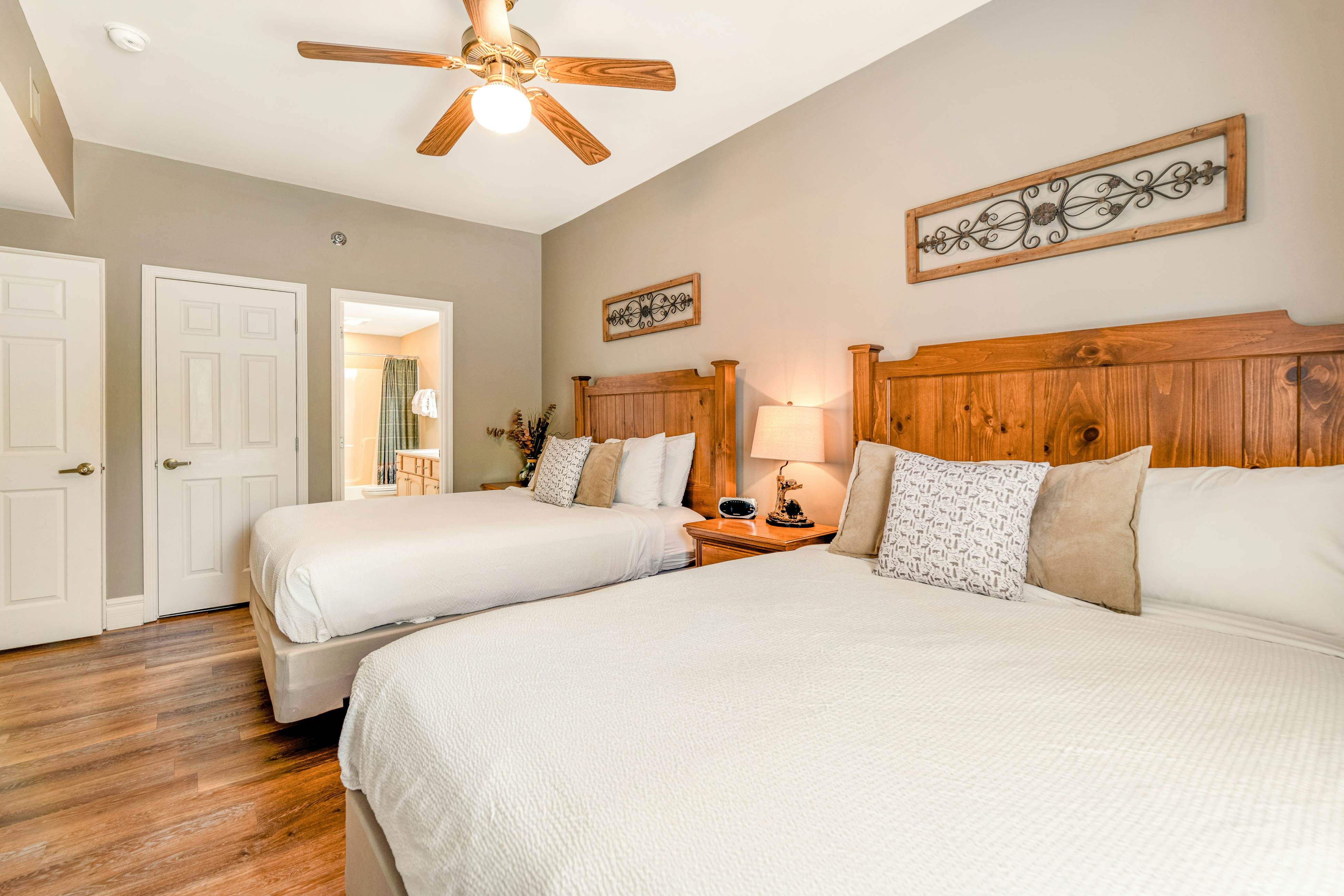 Gorgeous Condo, Sleeps 6・Jetted Tub・Near Downtown