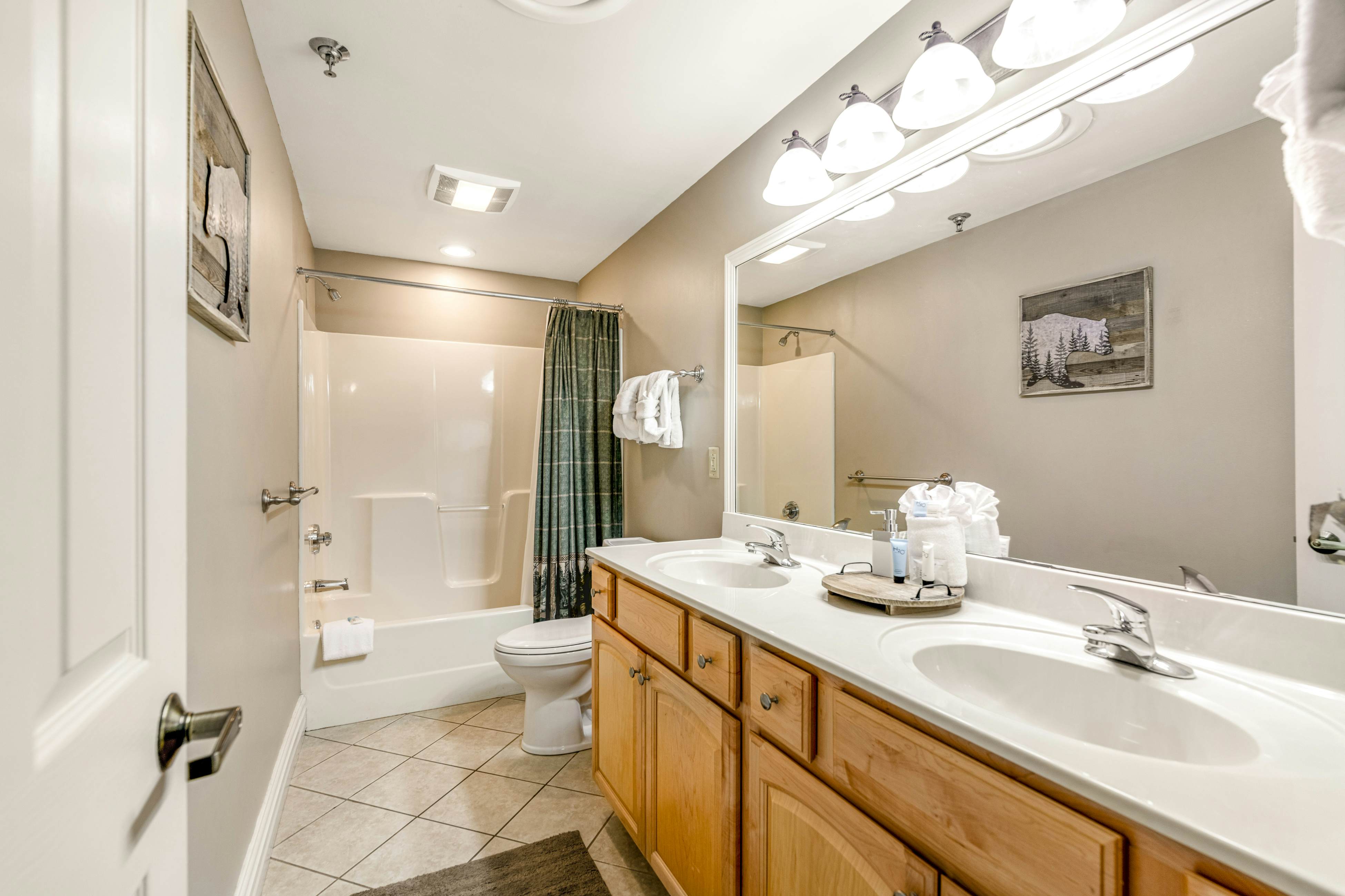 Gorgeous Condo, Sleeps 6・Jetted Tub・Near Downtown