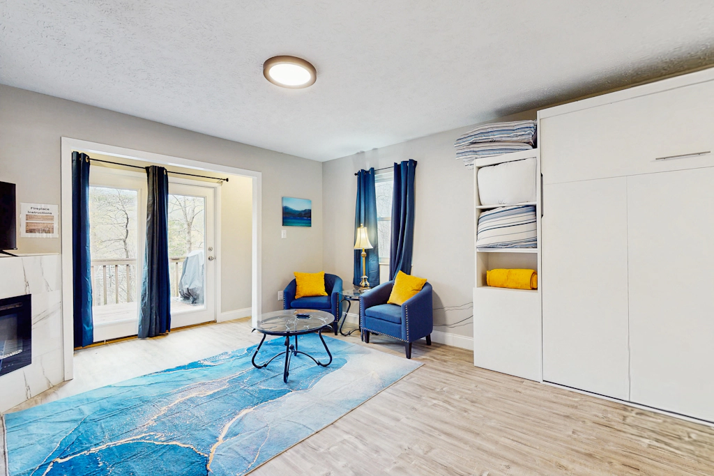 Lakefront Studio, Sleeps 2・Deck・Grill・Dogs Allowed