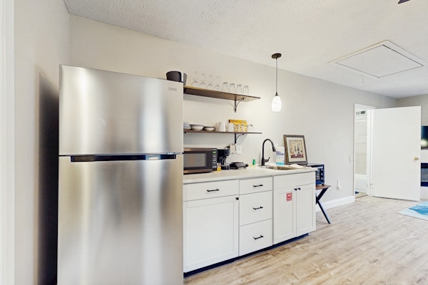 Lakefront Studio, Sleeps 2・Deck・Grill・Dogs Allowed